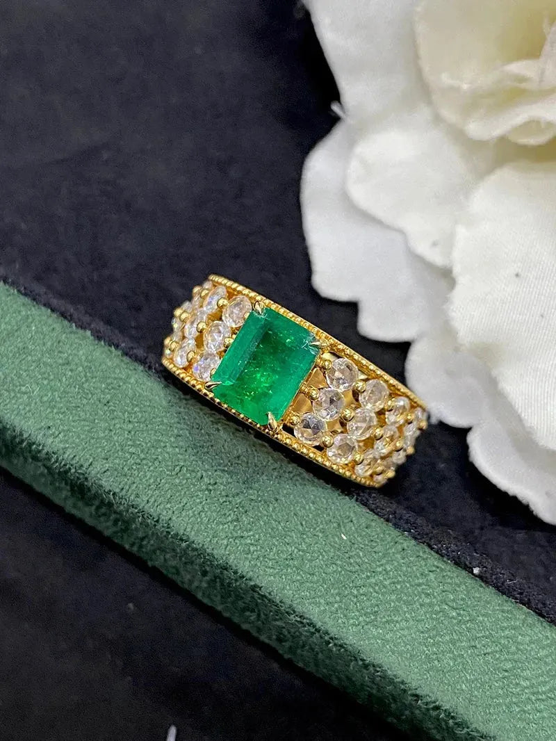 18K Yellow Gold Vintage Diamond & Emerald Ring for Women - Luxury Real Natural Gemstone Wedding, Engagement & Party Jewelry - Perfect for Anniversaries, Gifts & Special Occasions