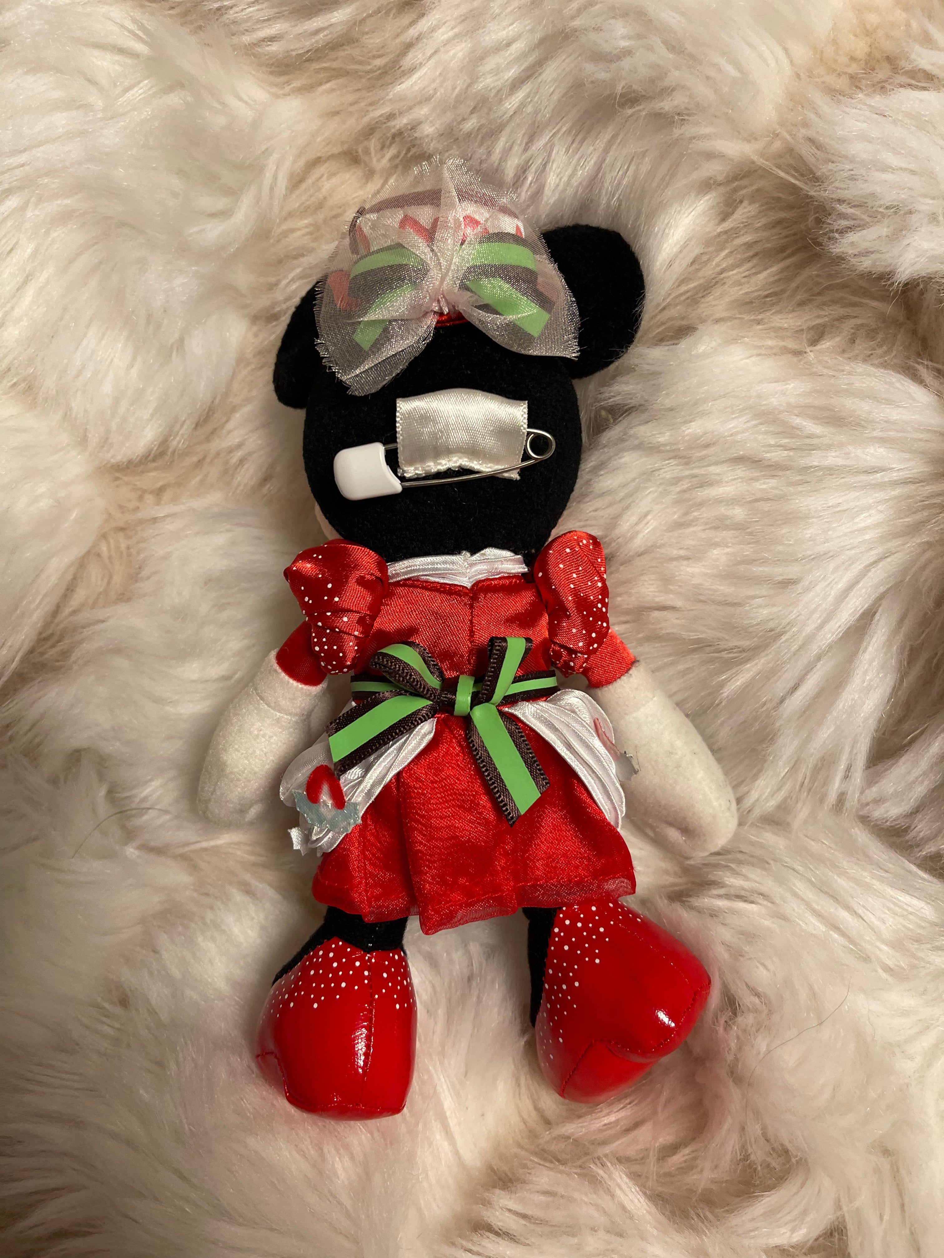 Tokyo Disney Minnie Mouse Keychain Badge - Cute Collectible Souvenir for Bags, Backpacks & Gifts | Disney Park Merchandise & Travel Accessories