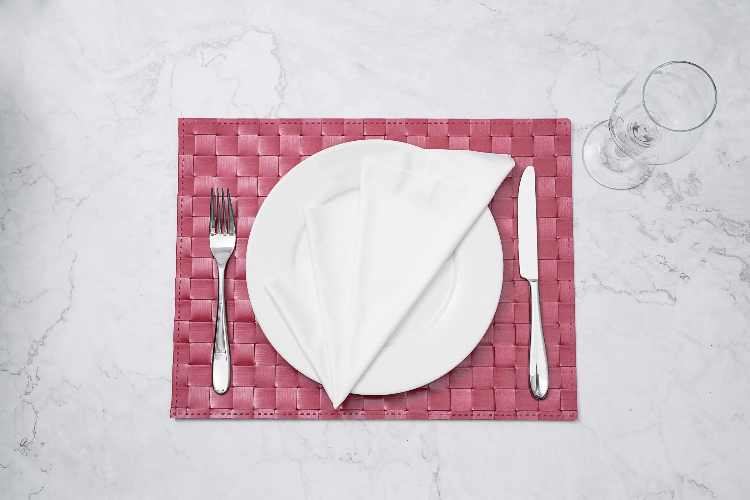 Restaurantware Macroweave 16 x 12 Inch Woven Placemats Set of 6 - Durable & Easy Clean Red Plastic Table Mats for Dining, Kitchen, Restaurants | Perfect for Everyday Use, Parties & Holiday Decor
