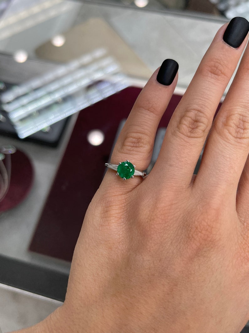 2.50tcw Natural Emerald Round Cut & Tapered Baguette Diamond Three Stone Ring – Vintage Style Engagement Ring for Women, Wedding Gift, Anniversary Jewelry – Perfect for Bridal, Evening Wear & Special Occasions
