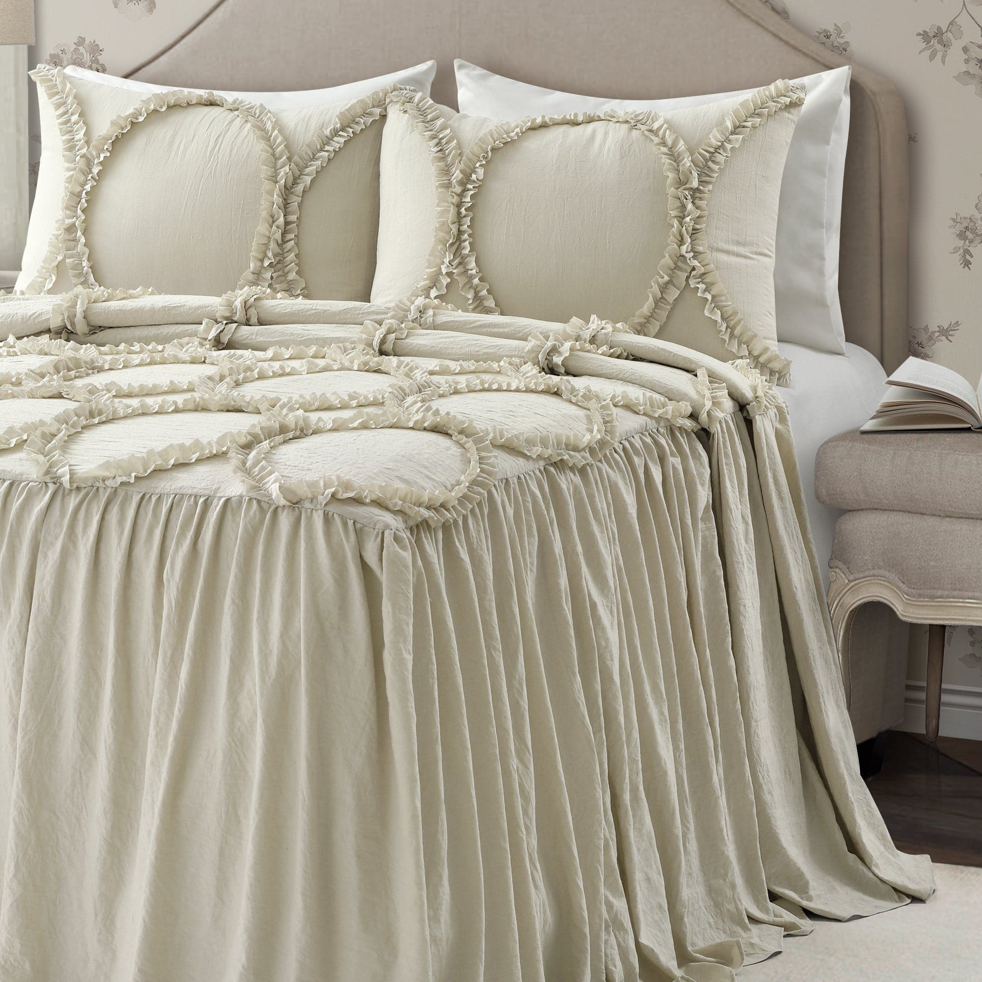 Riviera 3-Piece Bedspread Set - Queen Size Luxury Quilted Coverlet with Matching Pillow Shams - Perfect for Master Bedroom, Guest Room & Hotel Decor