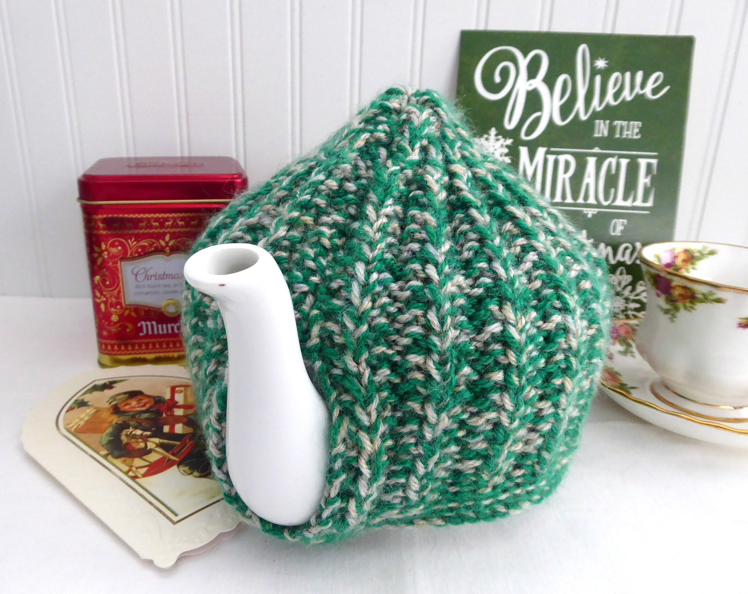 Vintage 1970s Knitted Stretchy Tea Cosy - Variegated Green & Tan English Tea Pot Cover, Handmade Cozy for Medium Tea Pots | Perfect for Afternoon Tea, Tea Parties & British Tea Traditions