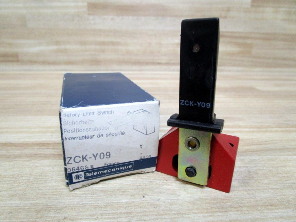 Schneider Electric Telemecanique ZCKY09 Actuating Key XCK with Options - Industrial Automation & Control Panel Accessories for Reliable Switching
