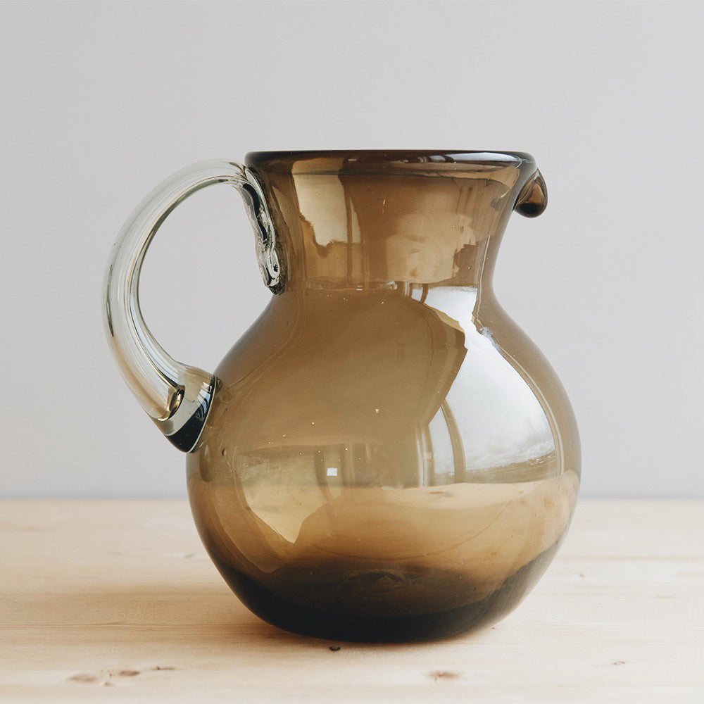 Amber Glass Pitcher with Lid - 64oz Round Beverage Dispenser for Iced Tea, Lemonade & Cold Drinks - Perfect for Parties, Picnics & Home Entertaining