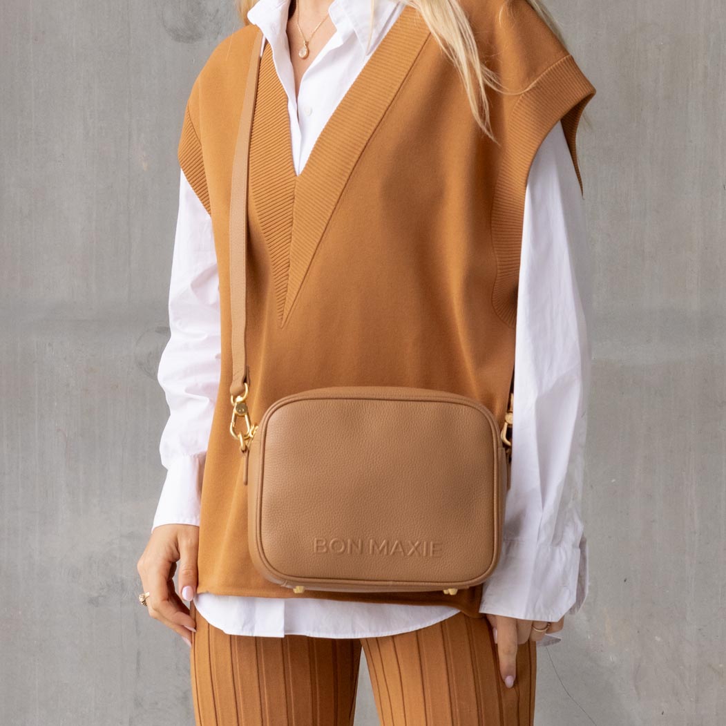 Stylish Sidekick Leather Crossbody Bag in Tan - Perfect for Everyday Use, Travel & Casual Outings