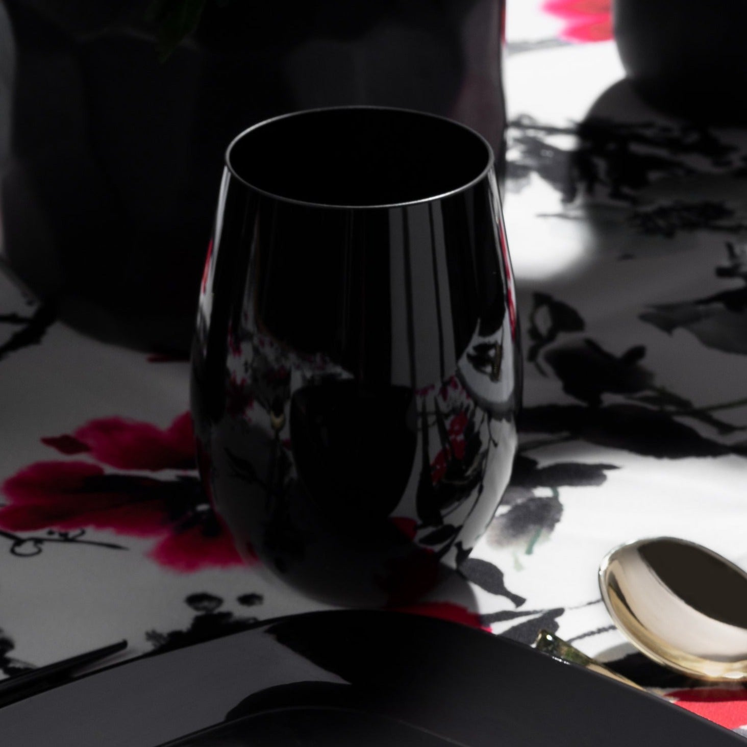 6 Pack Black Stemless Plastic Wine Glasses - Shatterproof & Reusable for Outdoor Parties, Picnics, and Poolside Drinks