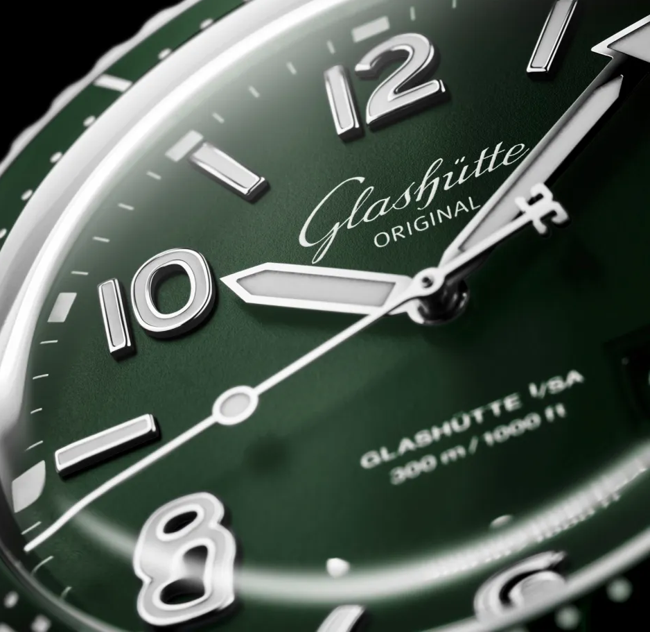 Glashutte Original Spezialist SeaQ Panorama Date Stainless Steel Men's Diver Watch - Luxury Automatic Timepiece for Professional Diving, Business & Formal Occasions