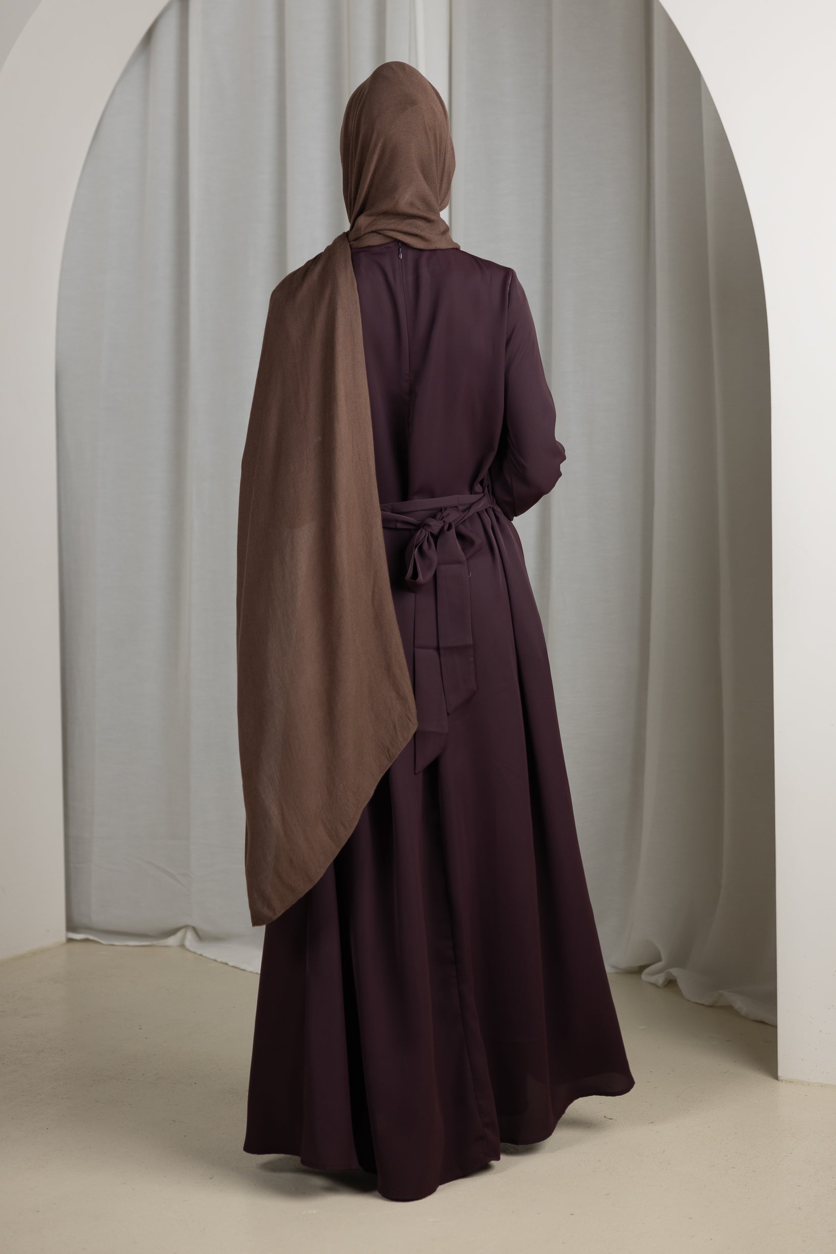 Elegant Closed Sleeve Abaya in Shades of Brown - Perfect for Modest Fashion & Special Occasions