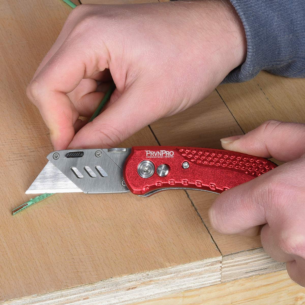 Heavy Duty Folding Utility Knife with Belt Clip - Compact Pocket Knife for Camping, Hiking, Outdoor Survival & Everyday Carry (Red)