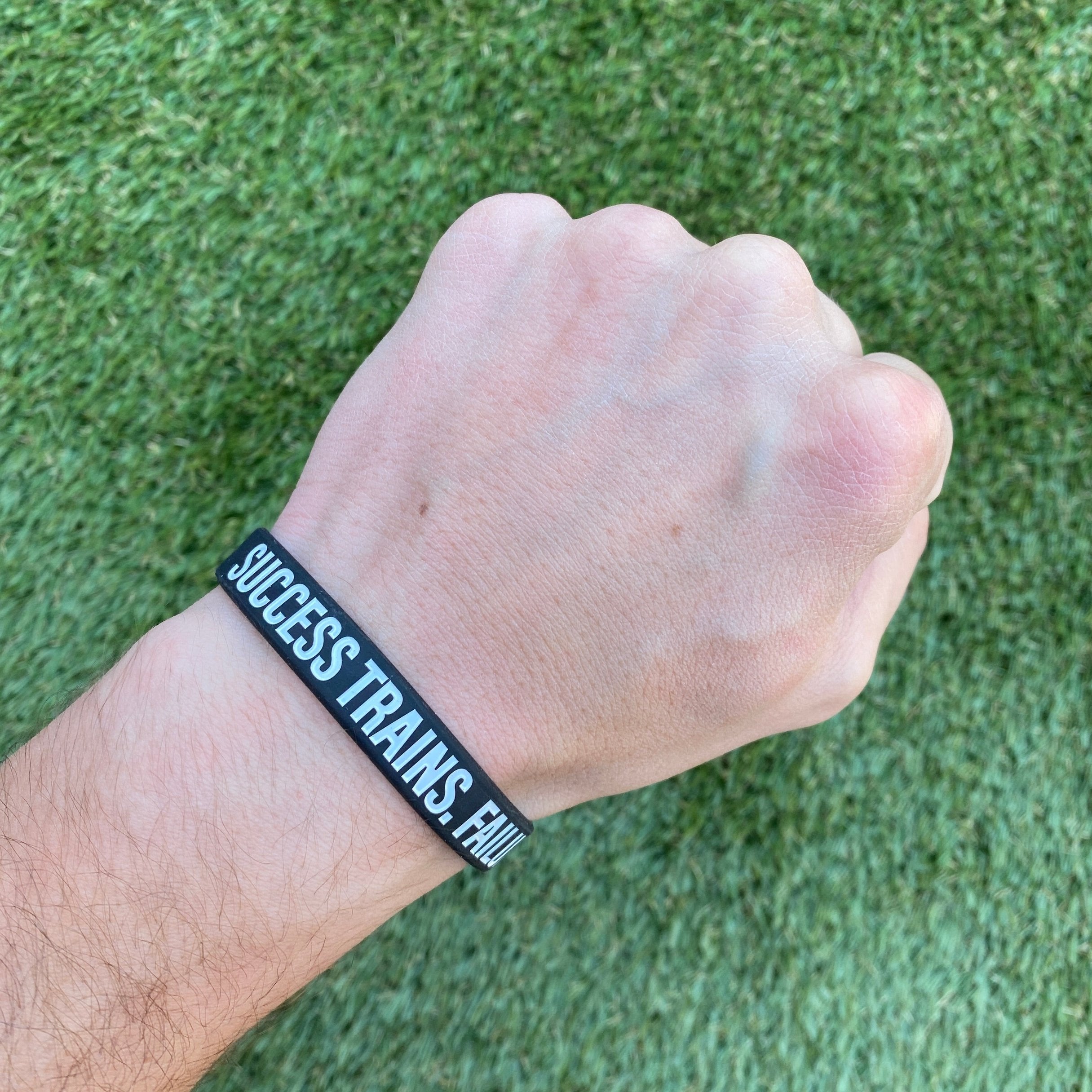 Motivational Wristband - Success Trains, Failure Complains - Inspirational Bracelet for Workouts, Sports & Daily Encouragement