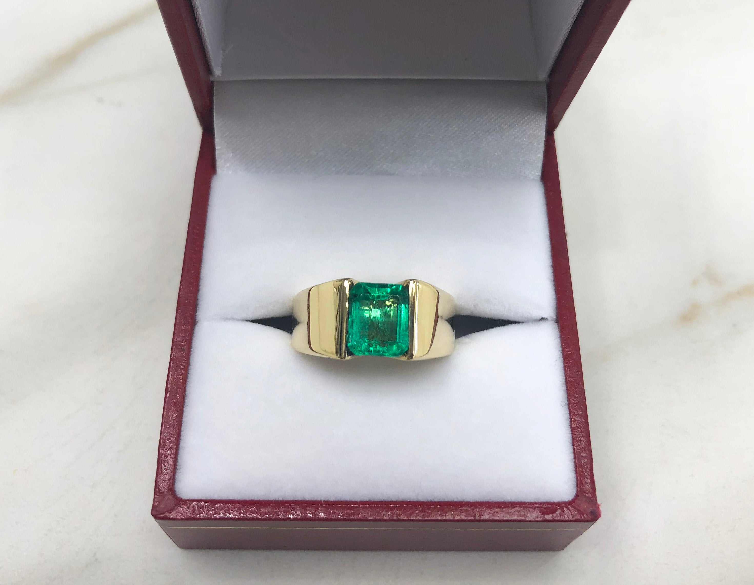2.0 Carat Emerald Cut Vivid Green Solitaire Men's Ring 14K Gold - Elegant Wedding Band, Anniversary Gift & Luxury Statement Jewelry for Special Occasions
