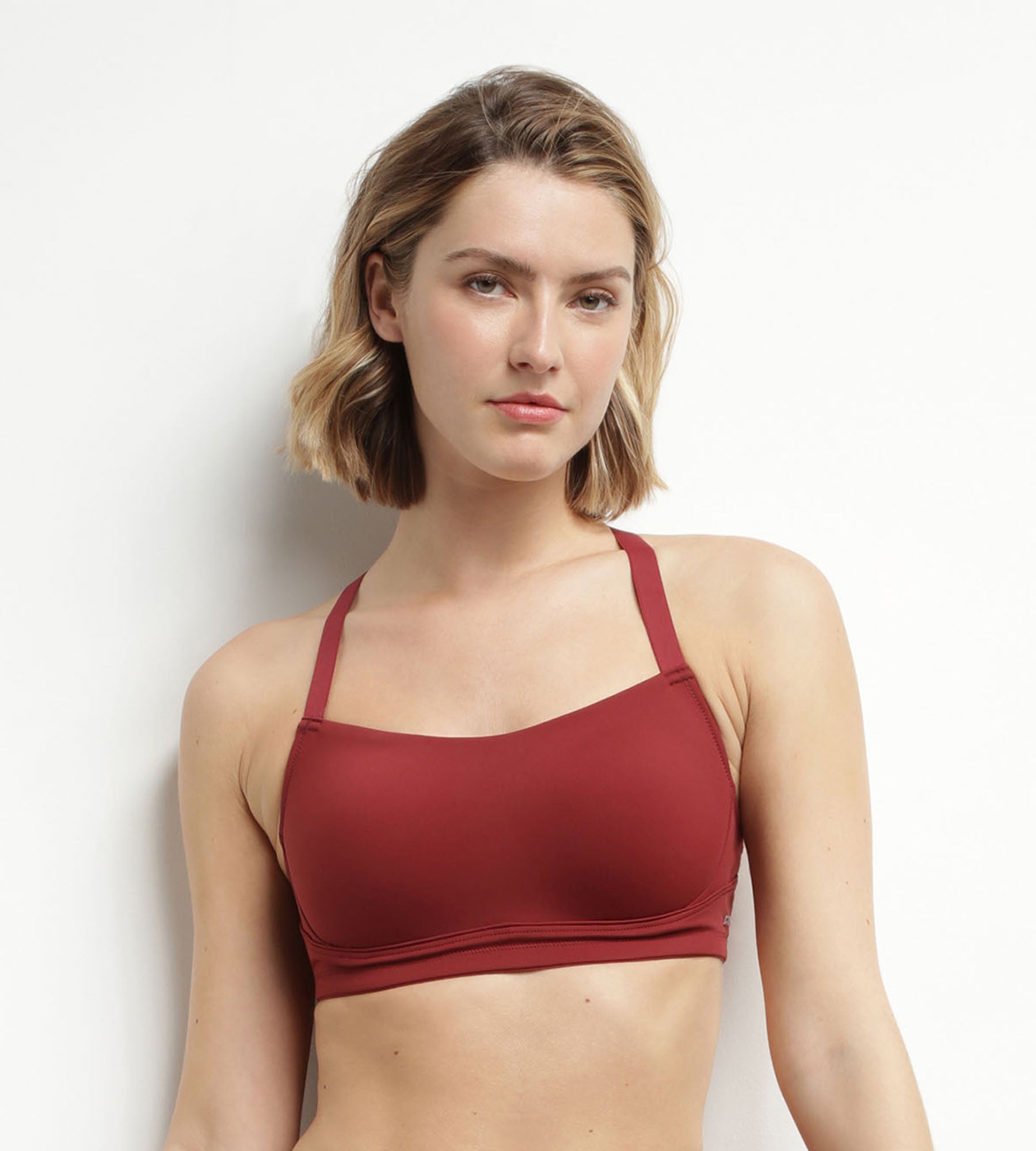 Sculpting Sports Bra in Bordeaux - Breathable Microfiber Support for Running, Yoga & Gym Workouts - Comfortable & Stylish Activewear for Women