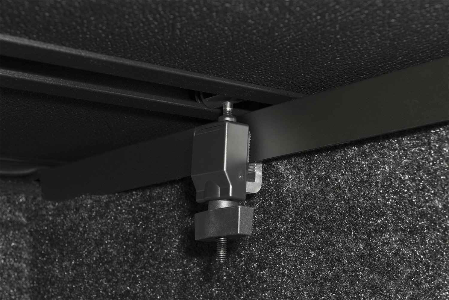 Extang Solid Fold 2.0 Hard Folding Truck Bed Tonneau Cover for 2009-2014 Ford F-150 8'1