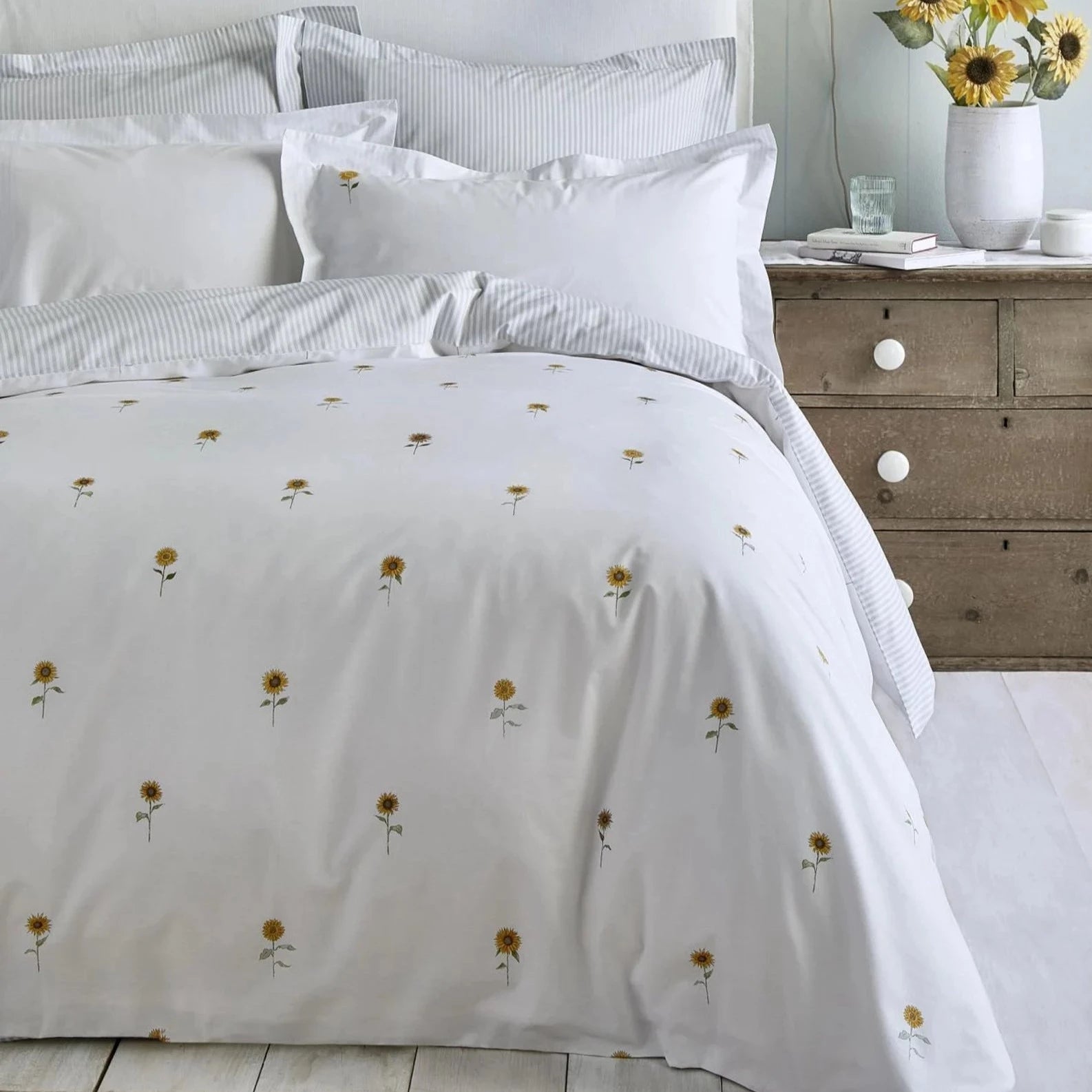 Sophie Allport Sunflowers Duvet Cover Set - Queen Size White Floral Bedding - Perfect for Farmhouse & Boho Chic Bedroom Decor