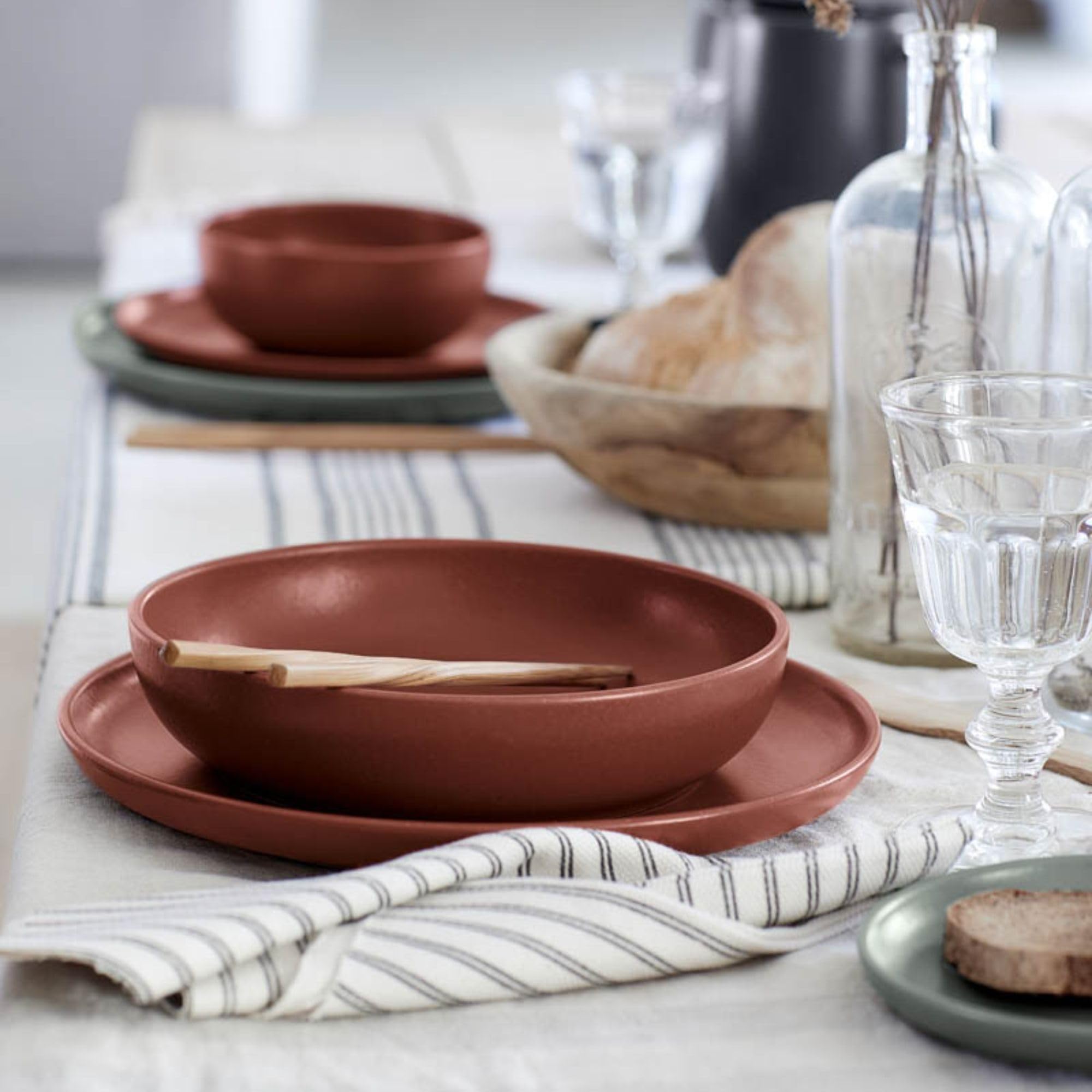 Casafina Ceramic Stoneware 11'' Dinner Plate - Pacifica Collection in Cayenne | Microwave & Dishwasher Safe | Food Safe Glazed Stoneware | Restaurant Quality Dinnerware for Home & Commercial Use | Perfect for Everyday Dining, Entertaining & Restaurant Service