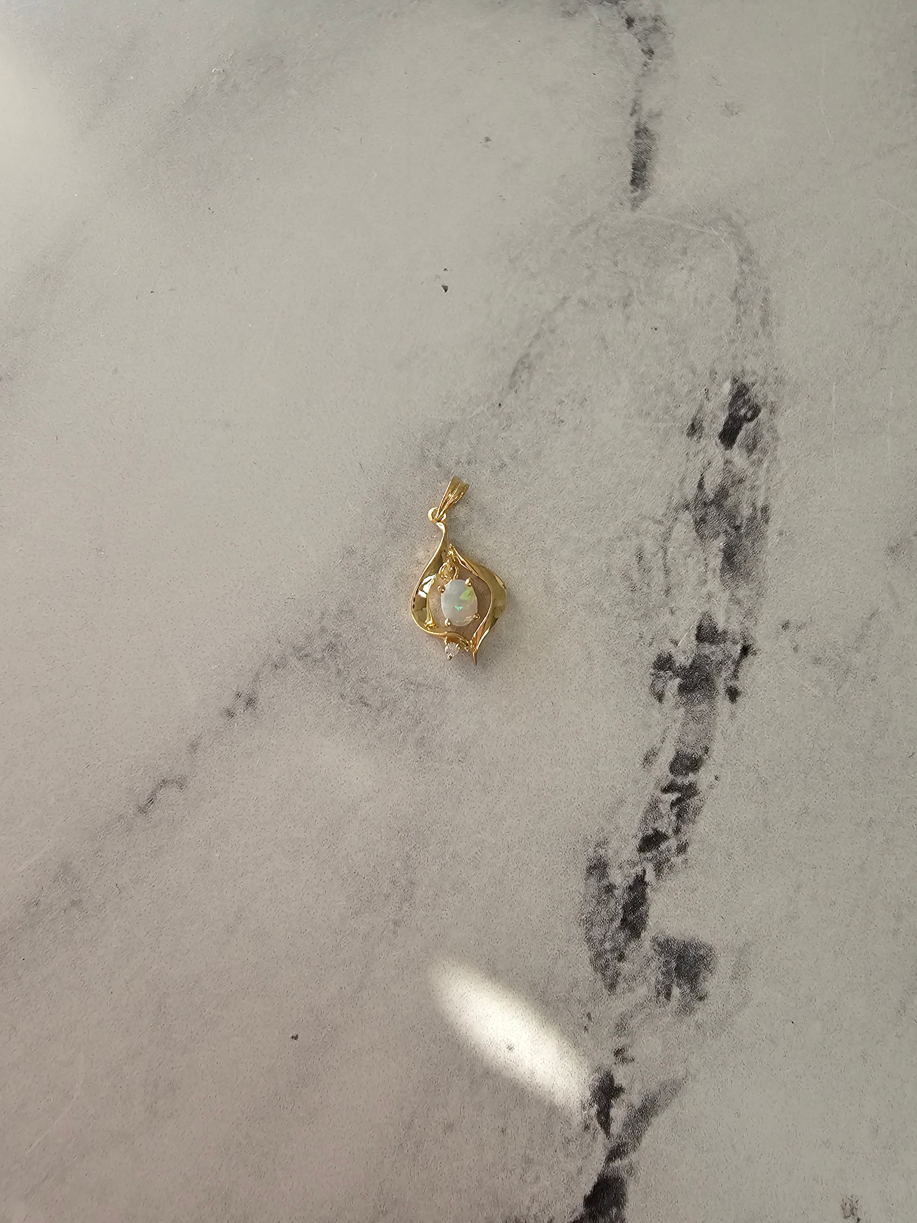 14k Yellow Gold Oval Opal Pendant Necklace for Women - Elegant Dainty Jewelry Gift for Birthday, Anniversary & Special Occasions