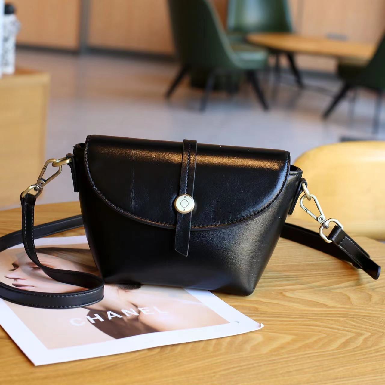 Stylish Mini Shell Crossbody Bag for Women - Trendy Small Shoulder Purse - Perfect for Parties, Travel & Everyday Use
