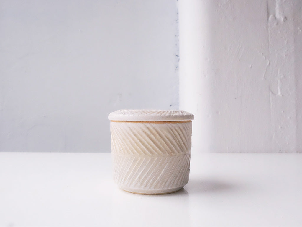 Mishio Suzuki Feather Patterned Ceramic Pot with Lid - Elegant Kitchen Storage for Spices, Sugar, Tea & Coffee | Perfect for Home Decor & Gift Giving