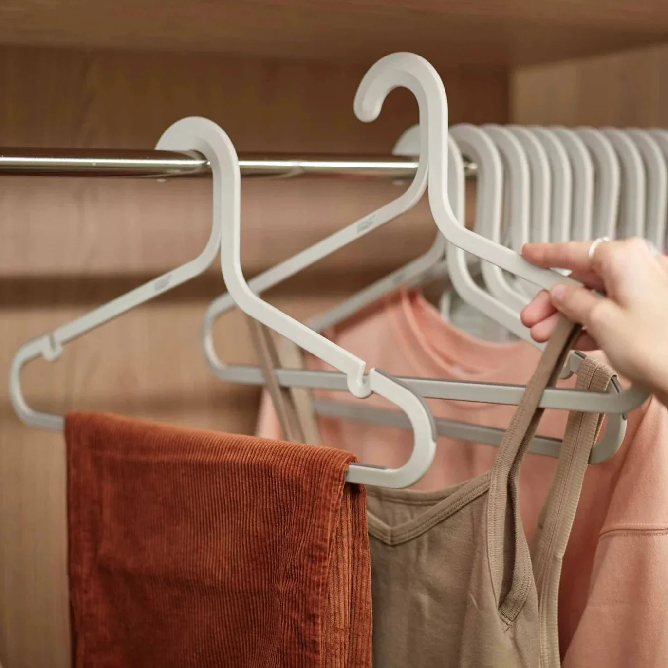 5-Piece Anti-Tangle Hanger Set in Ecru - Space-Saving Closet Organizer for Shirts, Pants & Dresses - Perfect for Small Spaces & Travel