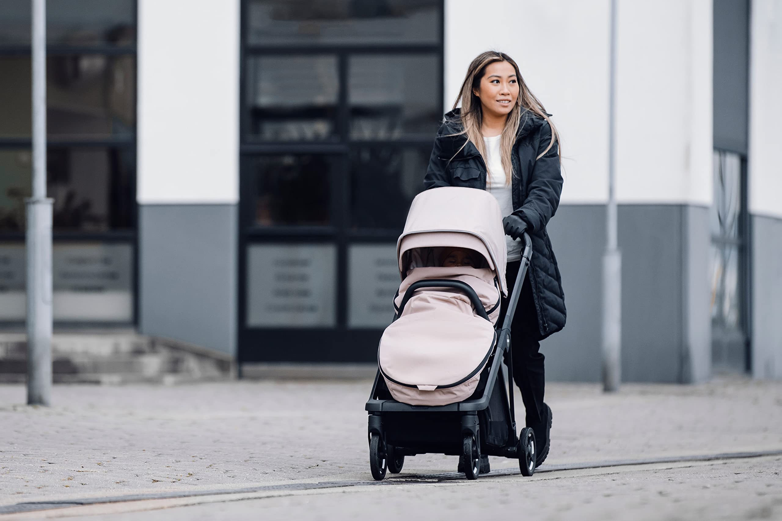 Thule Stroller Footmuff - Waterproof & Windproof Baby Stroller Cover for Cold Weather - Perfect for Winter Walks, Outdoor Adventures & Travel