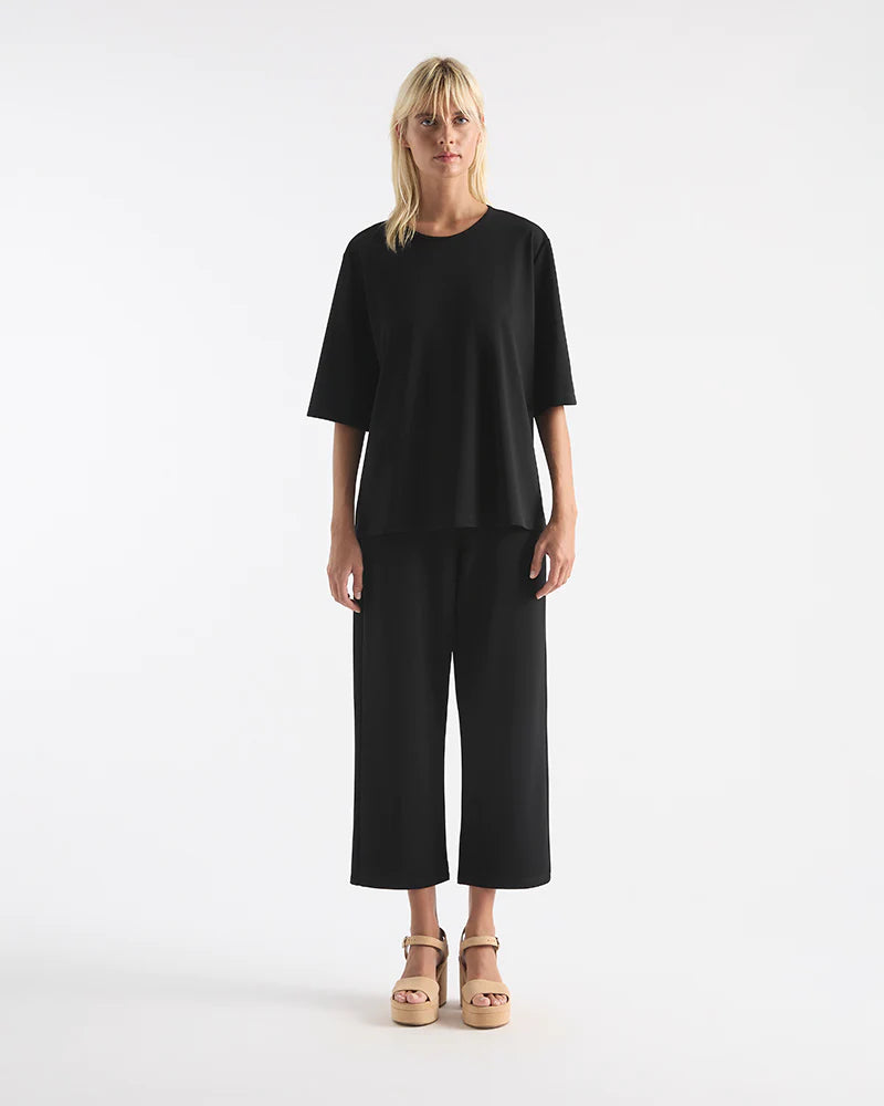 3/4 Length Black Pants for Women - Stylish & Comfortable Capri Pants for Casual Wear, Work, and Summer Outfits
