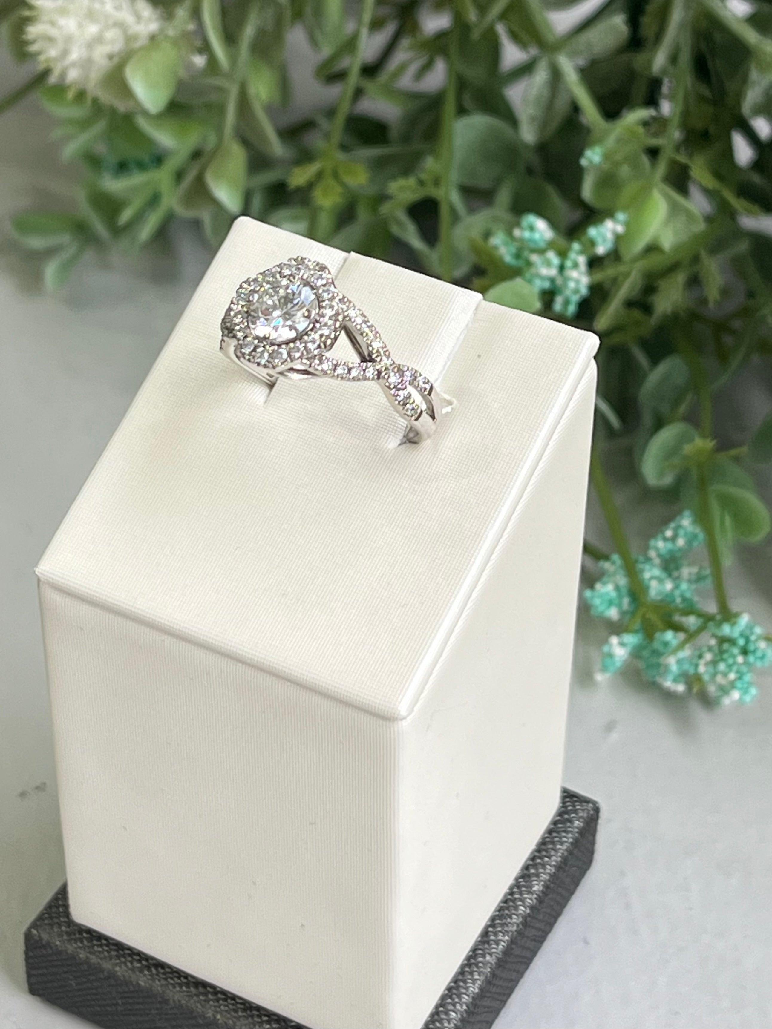 Lauren Engagement Ring - Elegant Diamond Wedding Band for Women - Perfect for Proposals, Anniversaries & Special Occasions