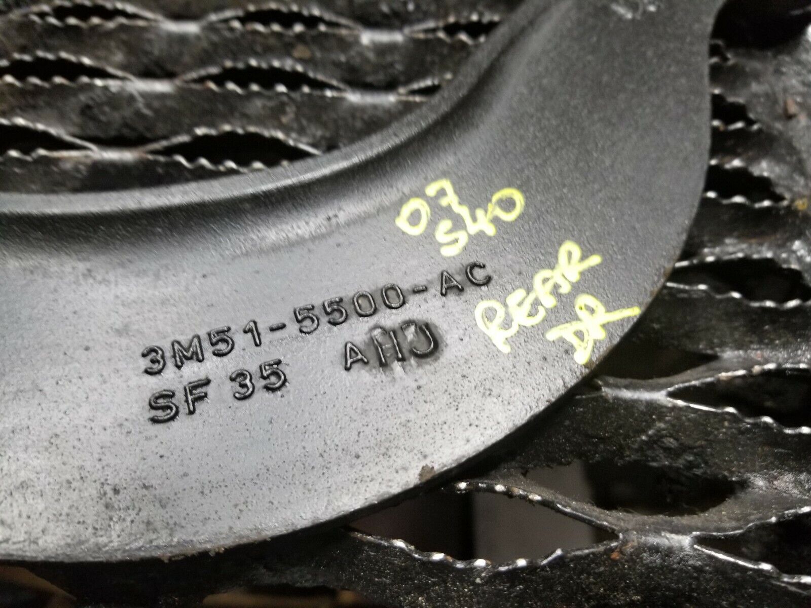 2005-2007 Volvo S40 2.4L Left Rear Control Arm - OEM Replacement Part for Suspension Repair | Driver Side Lower Control Arm for Volvo S40 Sedan | Perfect for DIY Auto Maintenance and Smooth Ride Restoration