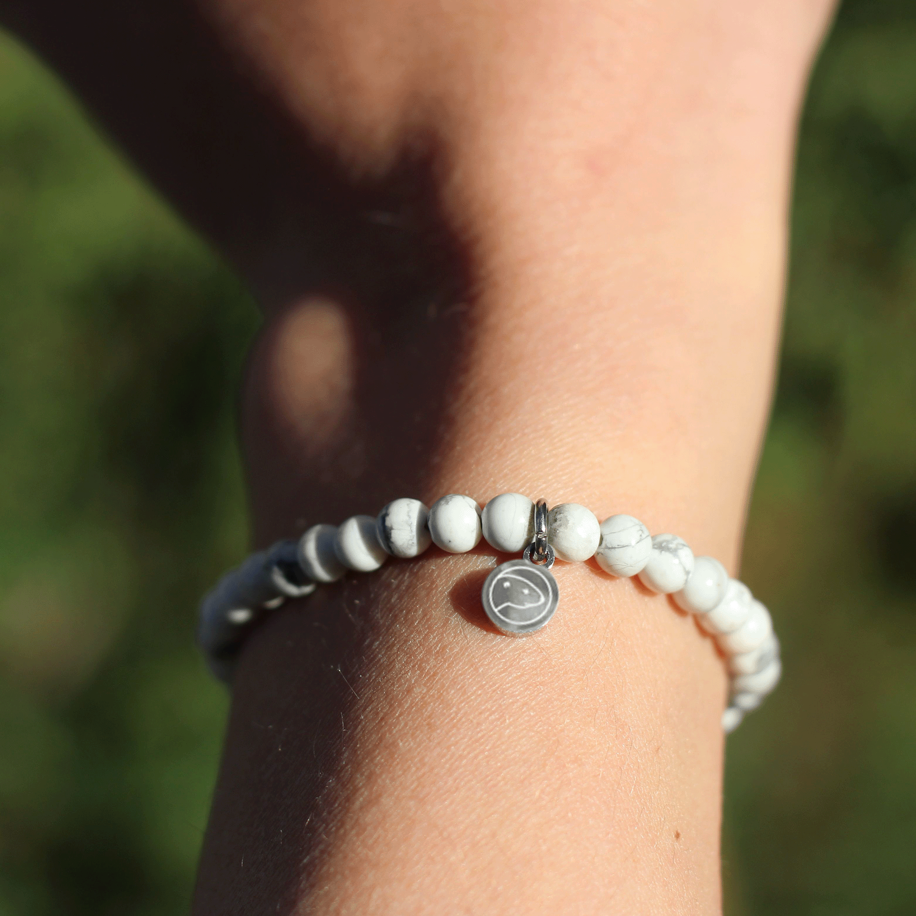 Howlite Stone Bracelet for Women - Mini Beaded Healing Crystal Jewelry for Stress Relief & Positive Energy - Perfect for Meditation, Yoga & Spiritual Gifts