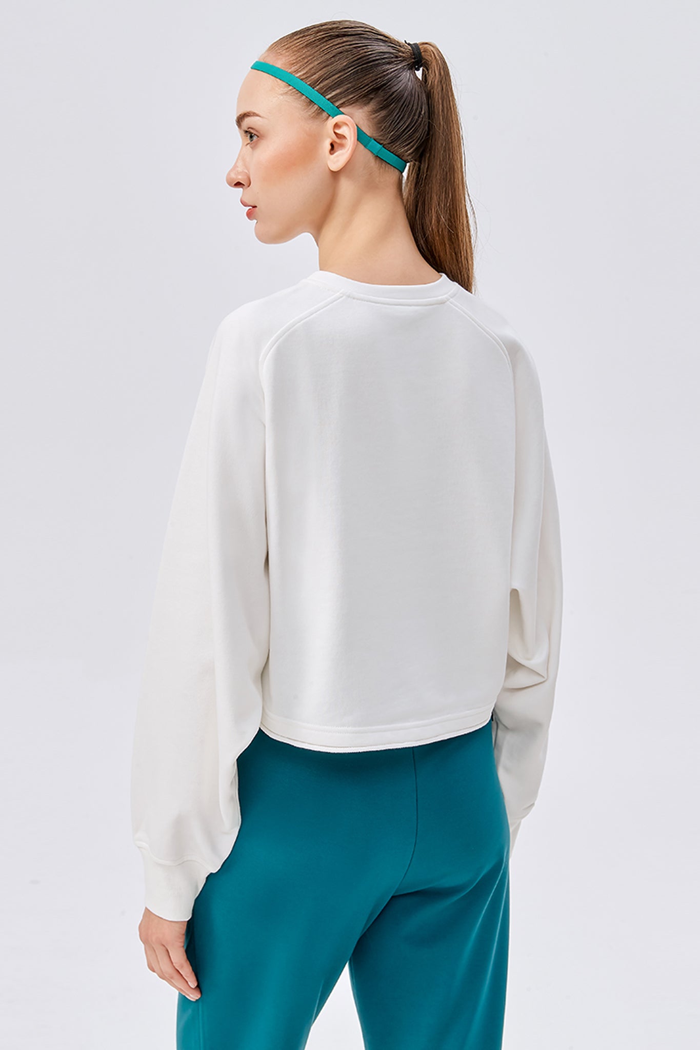 Stylish Choice Cropped Sweatshirt for Women - Trendy Casual Pullover for Everyday Wear, Gym, and Outfits