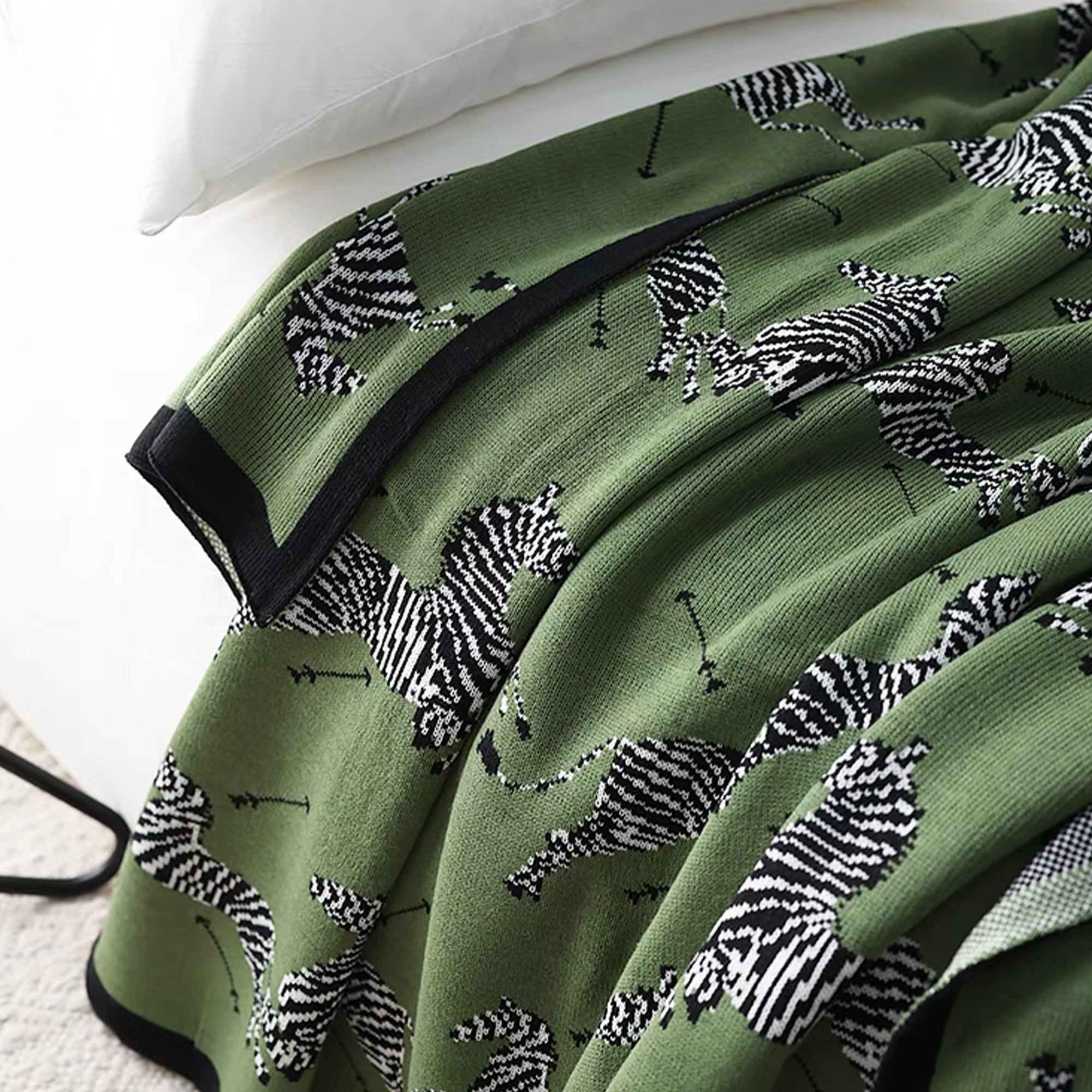 Soft & Cozy Zebra Safari Print Throw Blanket - Perfect for Sofa, Bed & Outdoor Picnics - Machine Washable & Hypoallergenic