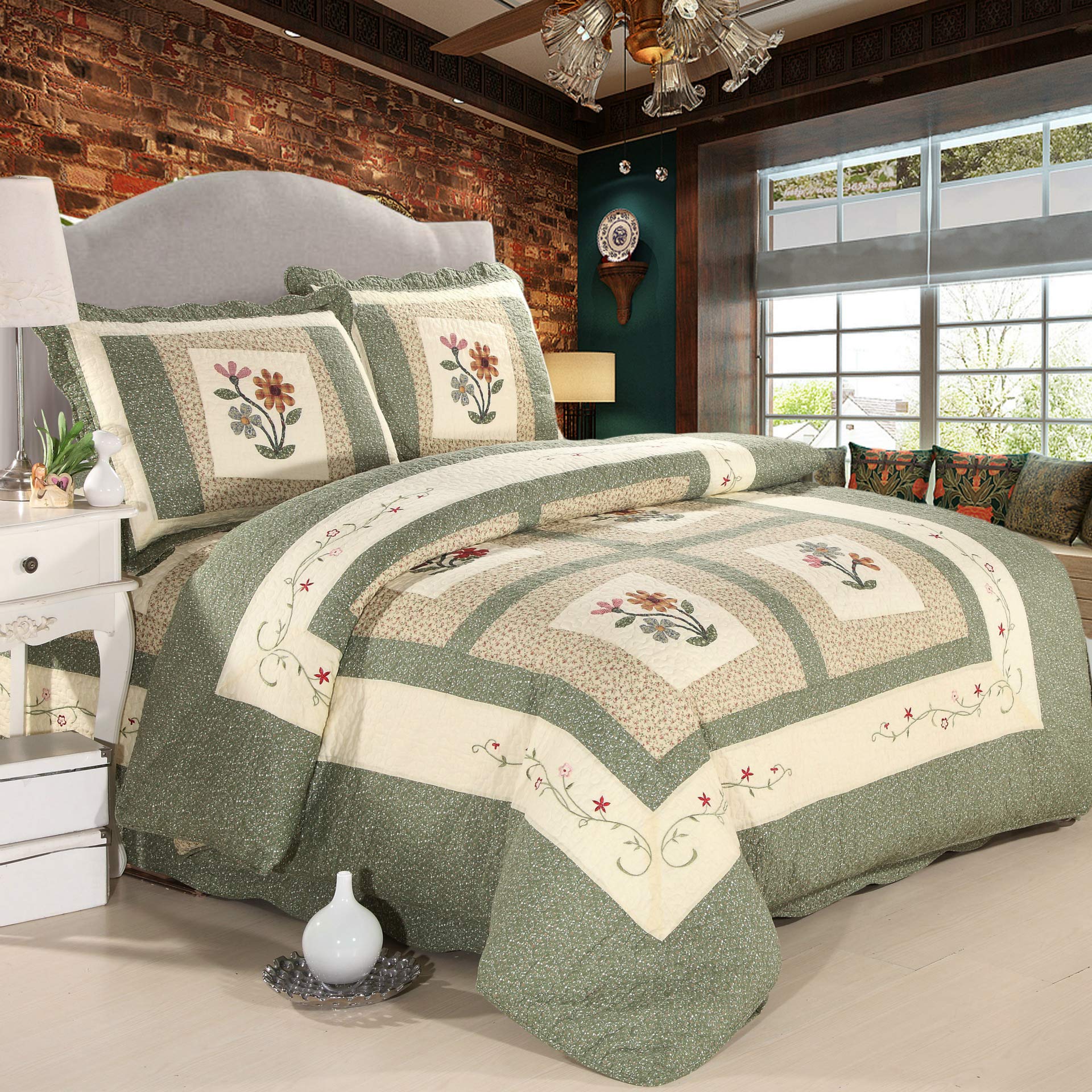 VCTOPS Farmhouse Green 2-Piece Embroidered Floral Quilted Bedspread Set - 100% Cotton Reversible Patchwork Coverlet with 1 Quilt & 1 Pillow Sham (Twin Size) - Perfect for Cozy Bedroom Decor, Guest Room & Farmhouse Style Home