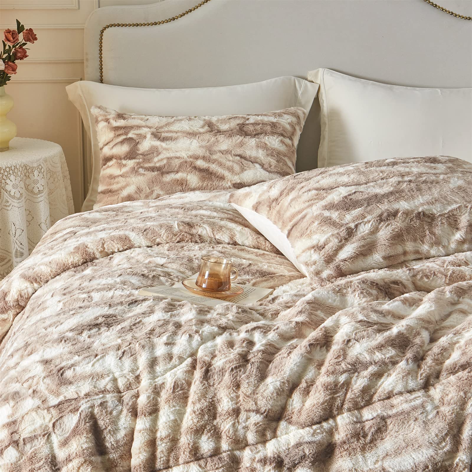 Wajade Marble Print Faux Fur Comforter Set - Ultra Soft Fluffy Queen Size Bedding with 2 Pillow Shams | All-Season Plush Shaggy Fuzzy Comforter in Marbled Beige for Cozy Bedroom Decor