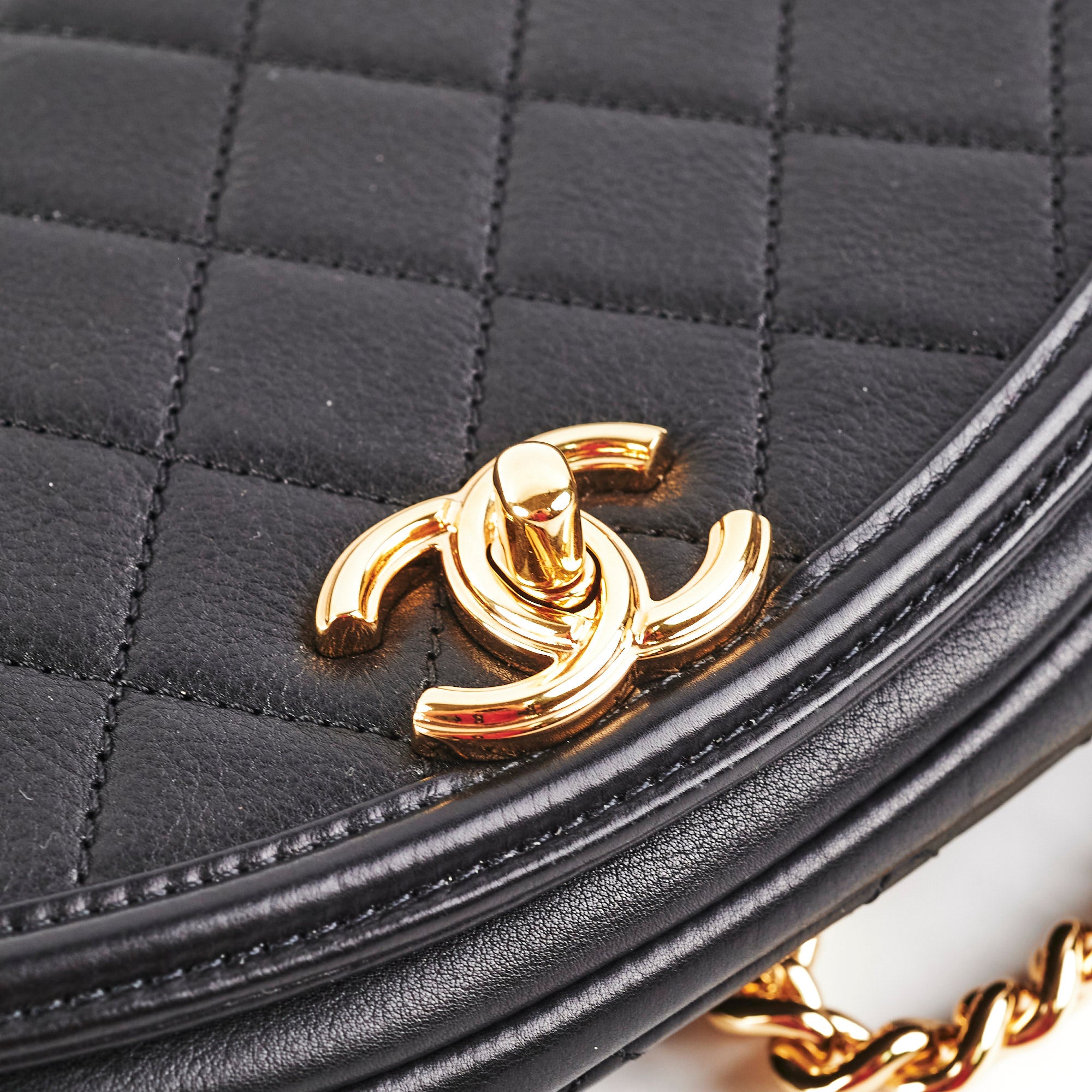 Chanel Classic Flap Bag in Black Calfskin Leather - Luxury Handbag for Women, Perfect for Evening Events & Special Occasions