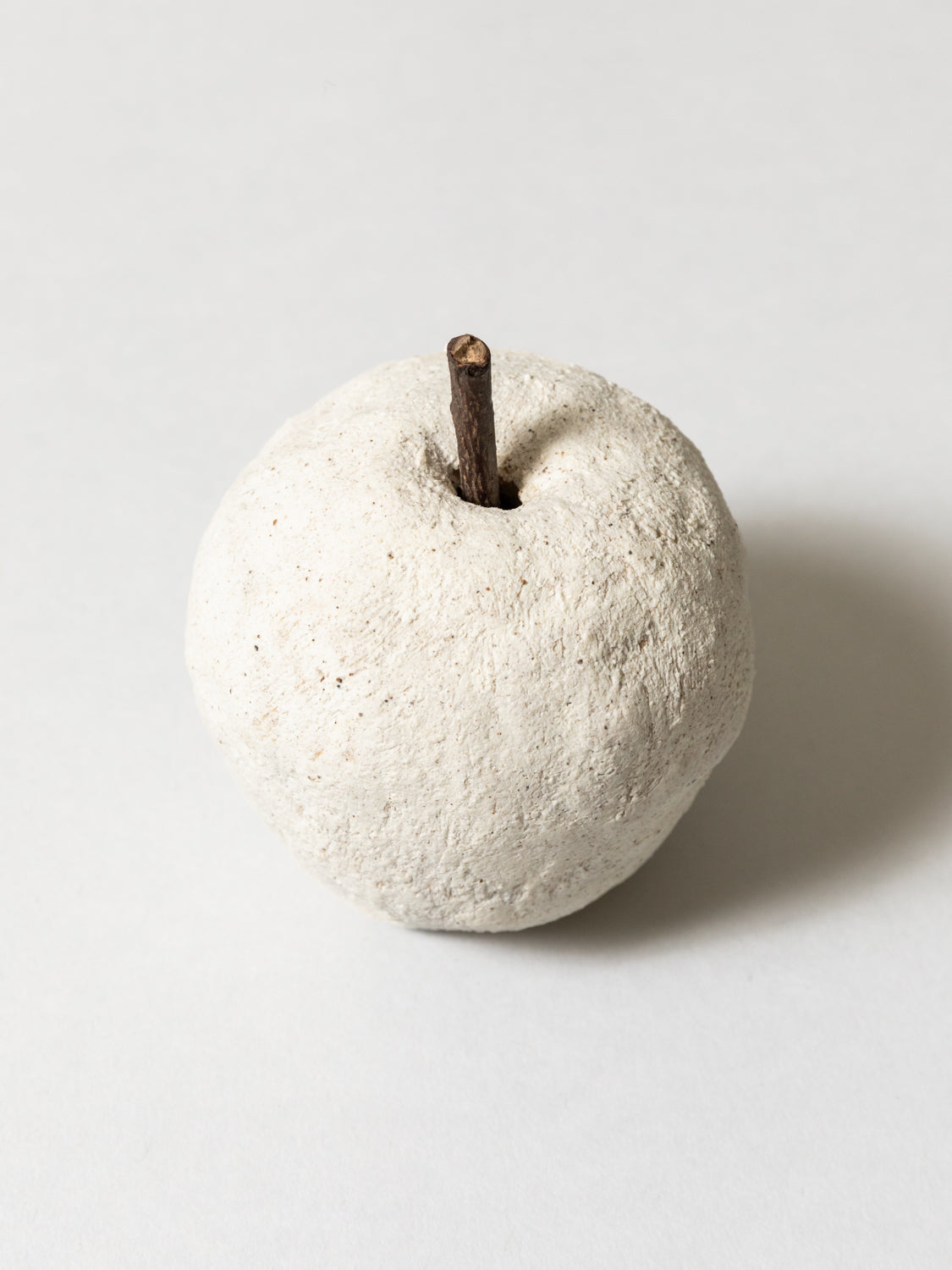 Premium Ceramic Apple Decorative Object - Elegant Home & Office Decor for Desks, Shelves, and Gift Giving