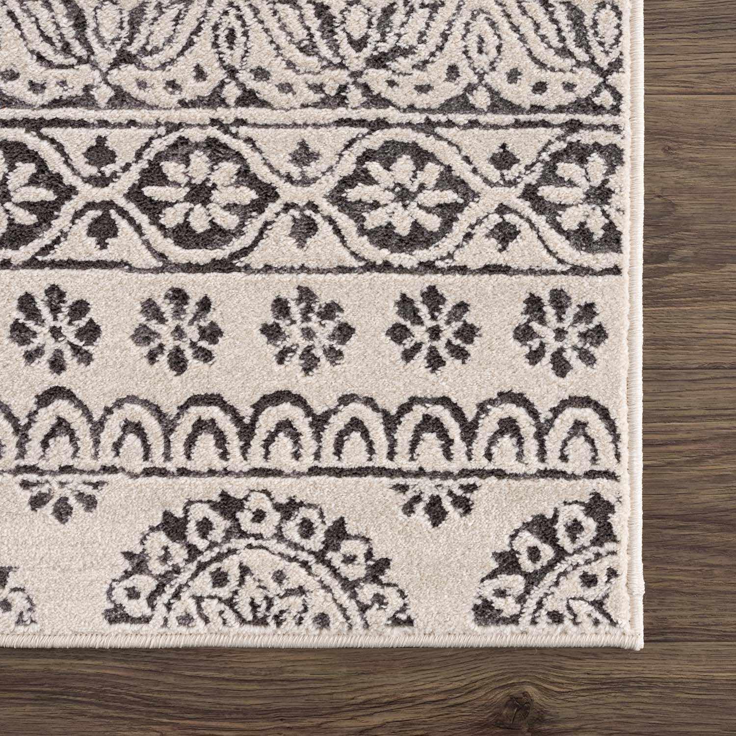 Hauteloom Warroad Traditional Peach & Charcoal Area Rug 6'7