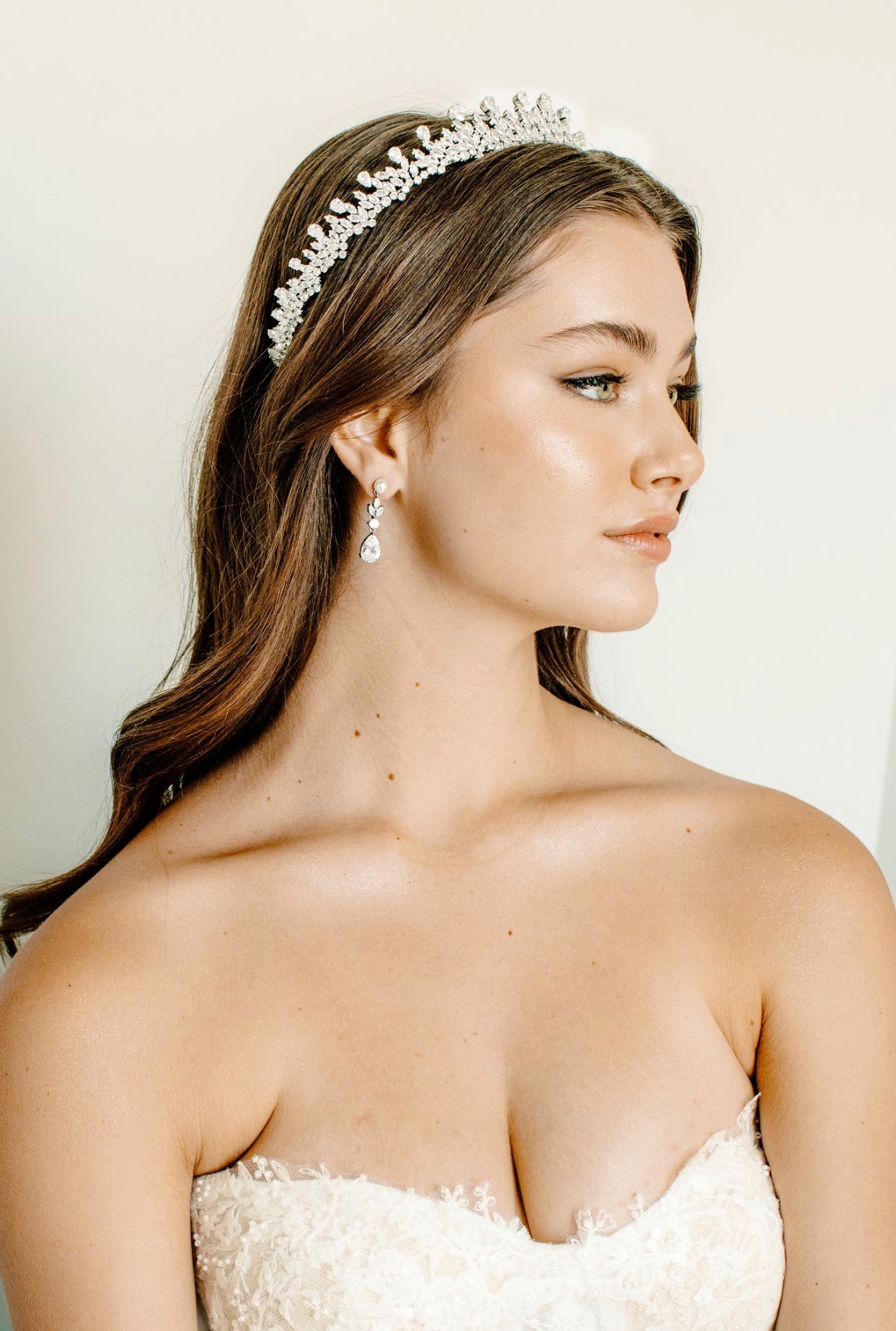 Royal Bridal Crown Tiara for Weddings - Elegant Crystal Wedding Headpiece for Bride, Bridesmaids, and Prom - Perfect for Bridal Shower, Ceremony, and Special Occasions
