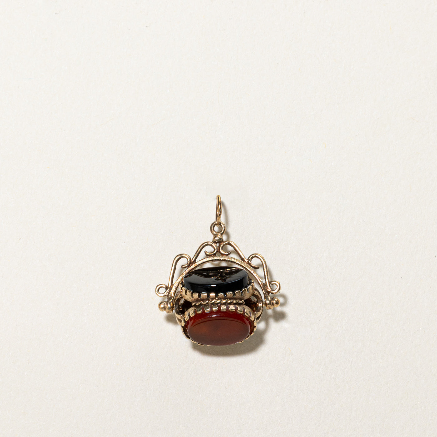 Antique Bloodstone Carnelian Onyx Pendant Necklace - 3.00 Carat Total Weight (CTW) - Vintage Gemstone Jewelry for Women - Perfect for Gifts, Parties, and Special Occasions