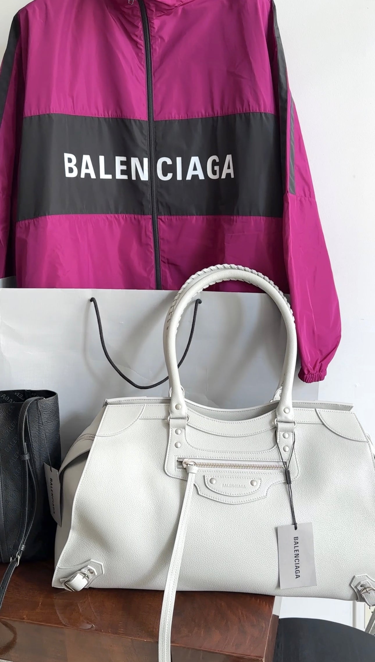 Balenciaga Large Dove Grey Leather Neo Classic City Travel Bag - Stylish & Spacious Carry-On for Women, Perfect for Work, Travel & Everyday Use
