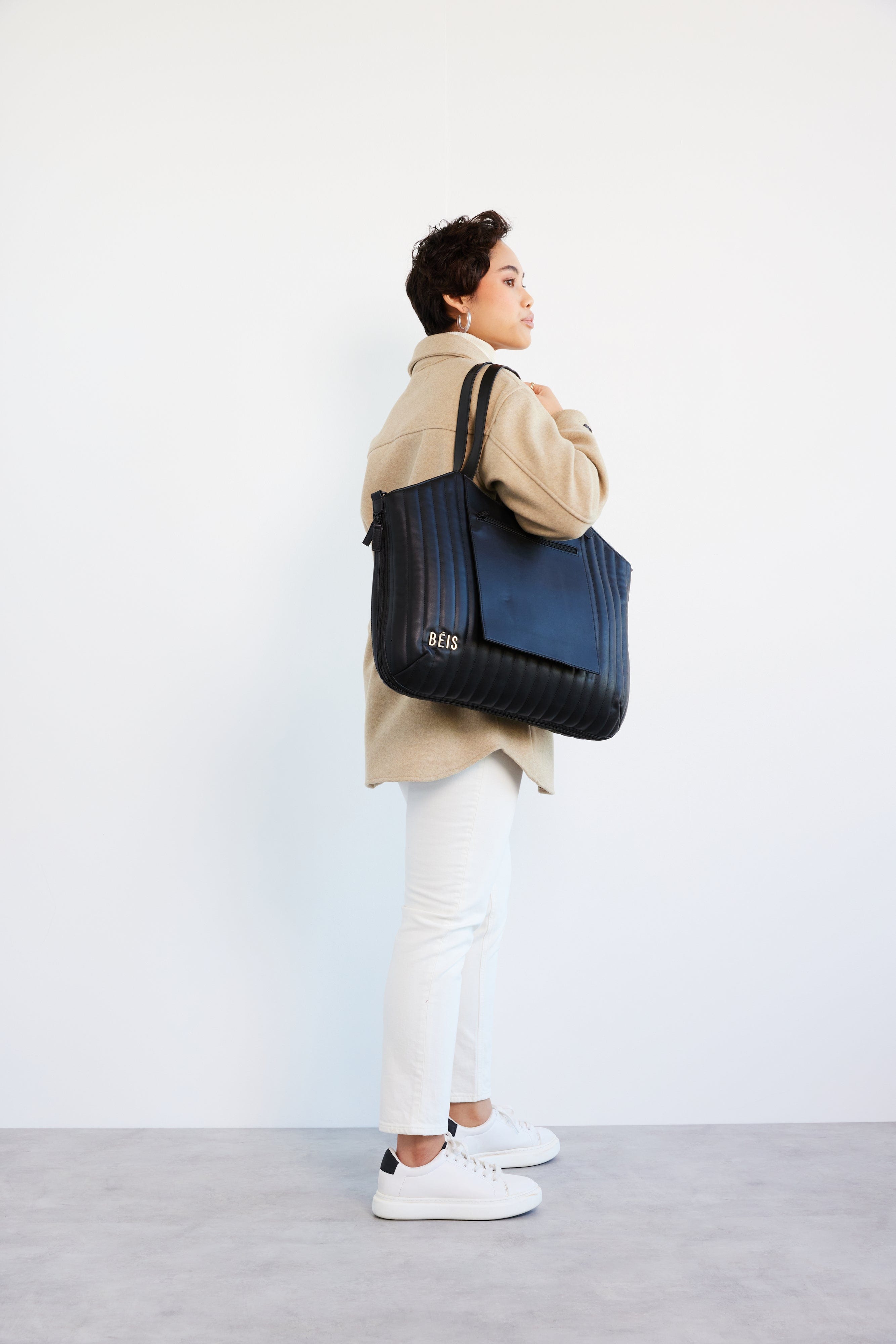 Expandable Black Overnight Bag - Perfect for Weekend Getaways, Business Trips & Gym Essentials | Durable Travel Duffle with Extra Storage