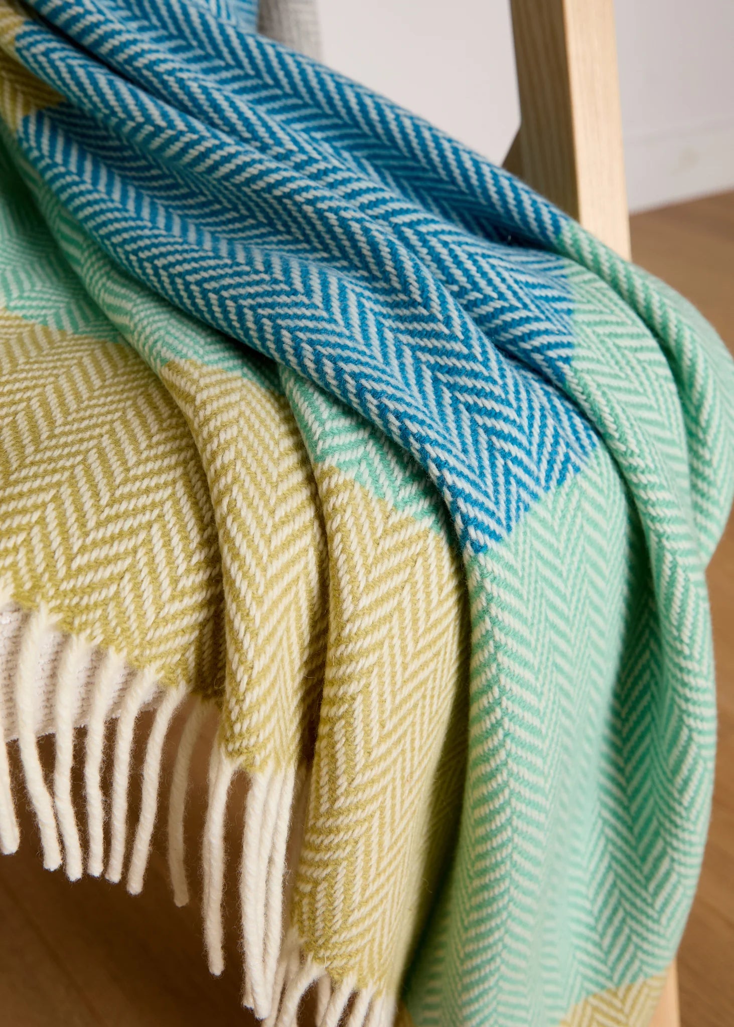 Foxford Cashmere and Lambswool Throw Blanket - Ultra Soft Luxury Wrap for Sofa & Bed - Perfect for Cozy Evenings, Travel, and Gift Giving
