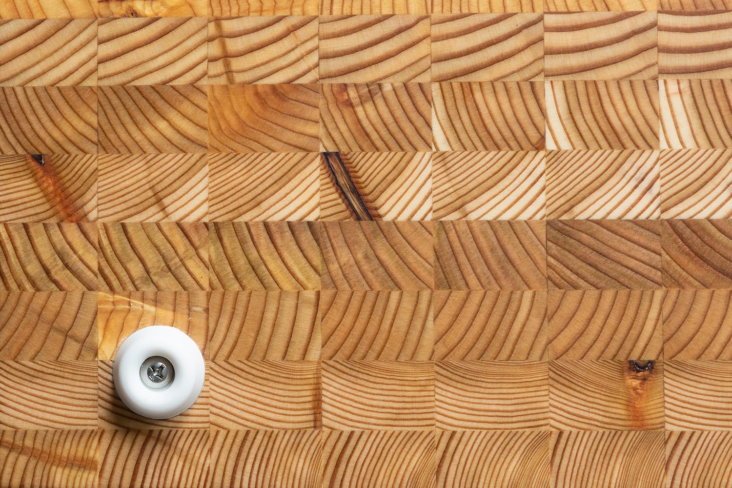 Premium Larch Wood End Grain Cutting Board - 21.6
