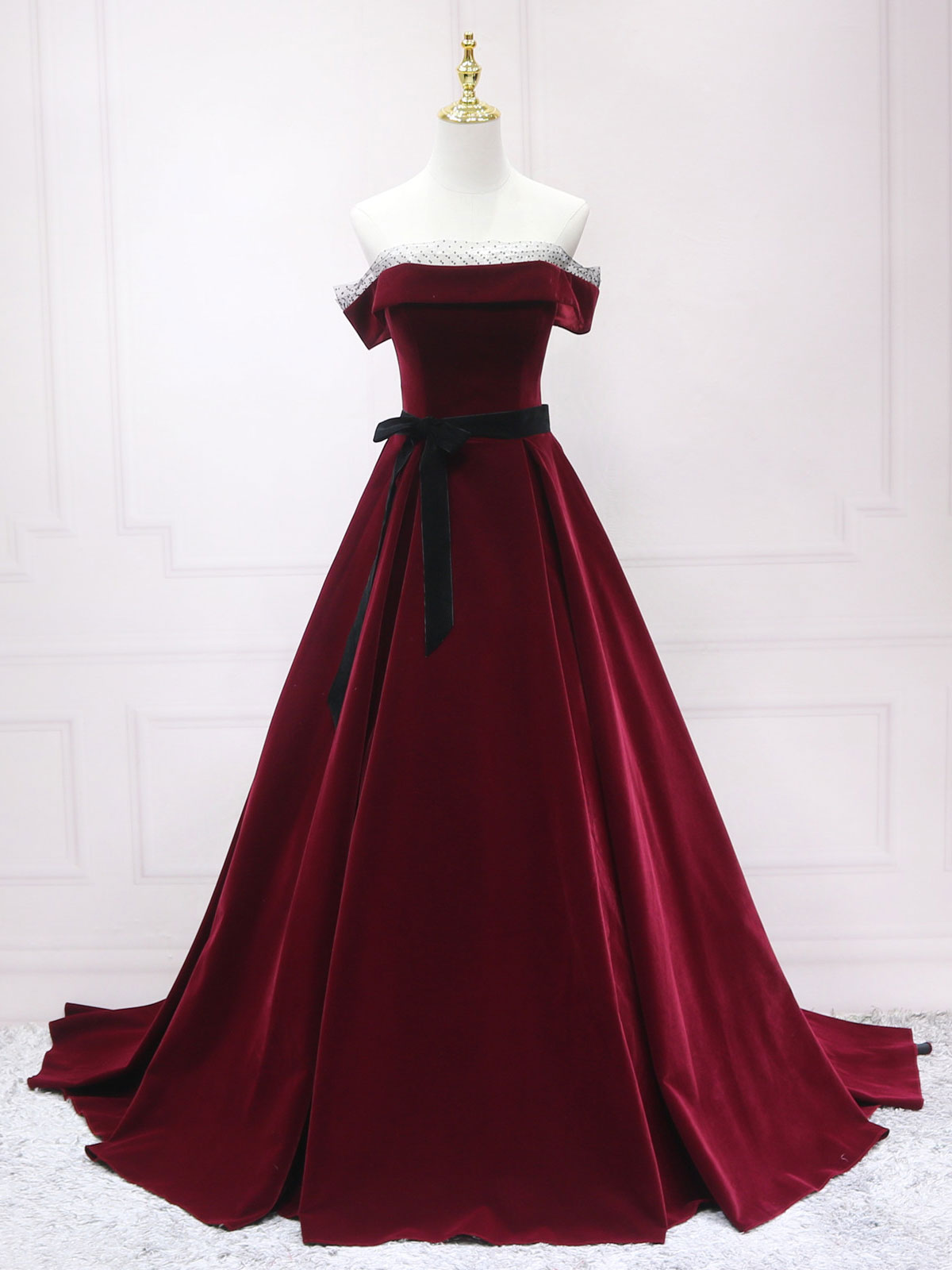 Elegant A-Line Velvet Dresses for Women - Formal & Party Wear - Perfect for Weddings, Cocktail Parties & Holiday Events
