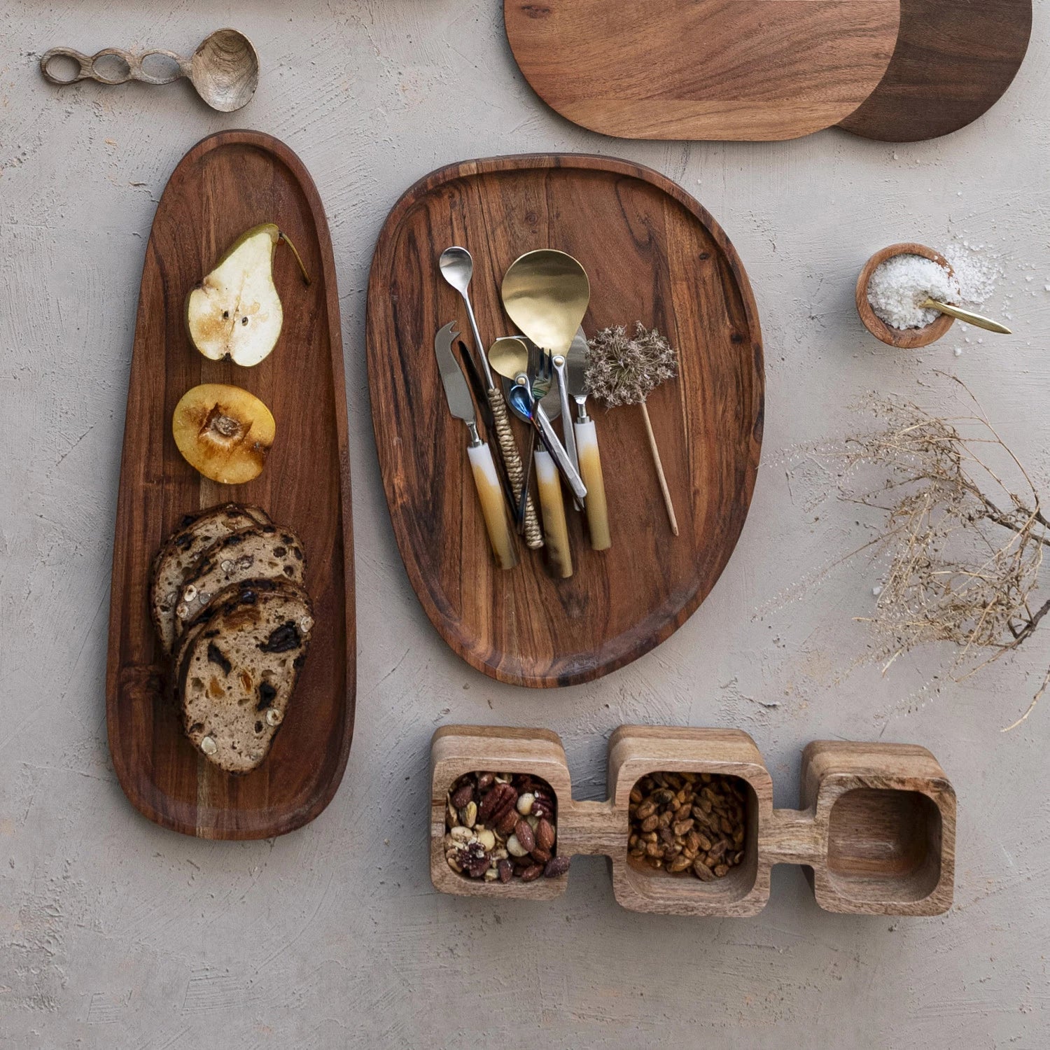 Acacia Wood Serving Tray - Handcrafted Natural Wood Charcuterie Board for Cheese, Fruits & Appetizers - Perfect for Entertaining, Kitchen & Dining Room Decor