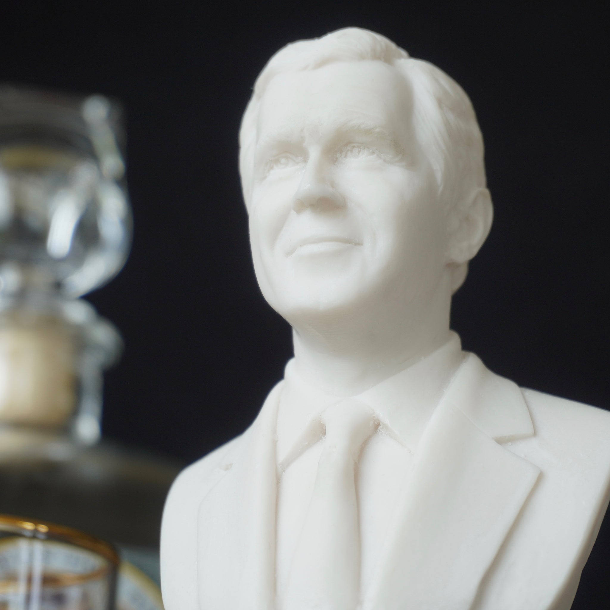George W. Bush 6-Inch White Resin Bust - Collectible Presidential Statue for Home Office Decor, Political Memorabilia Display & History Enthusiasts