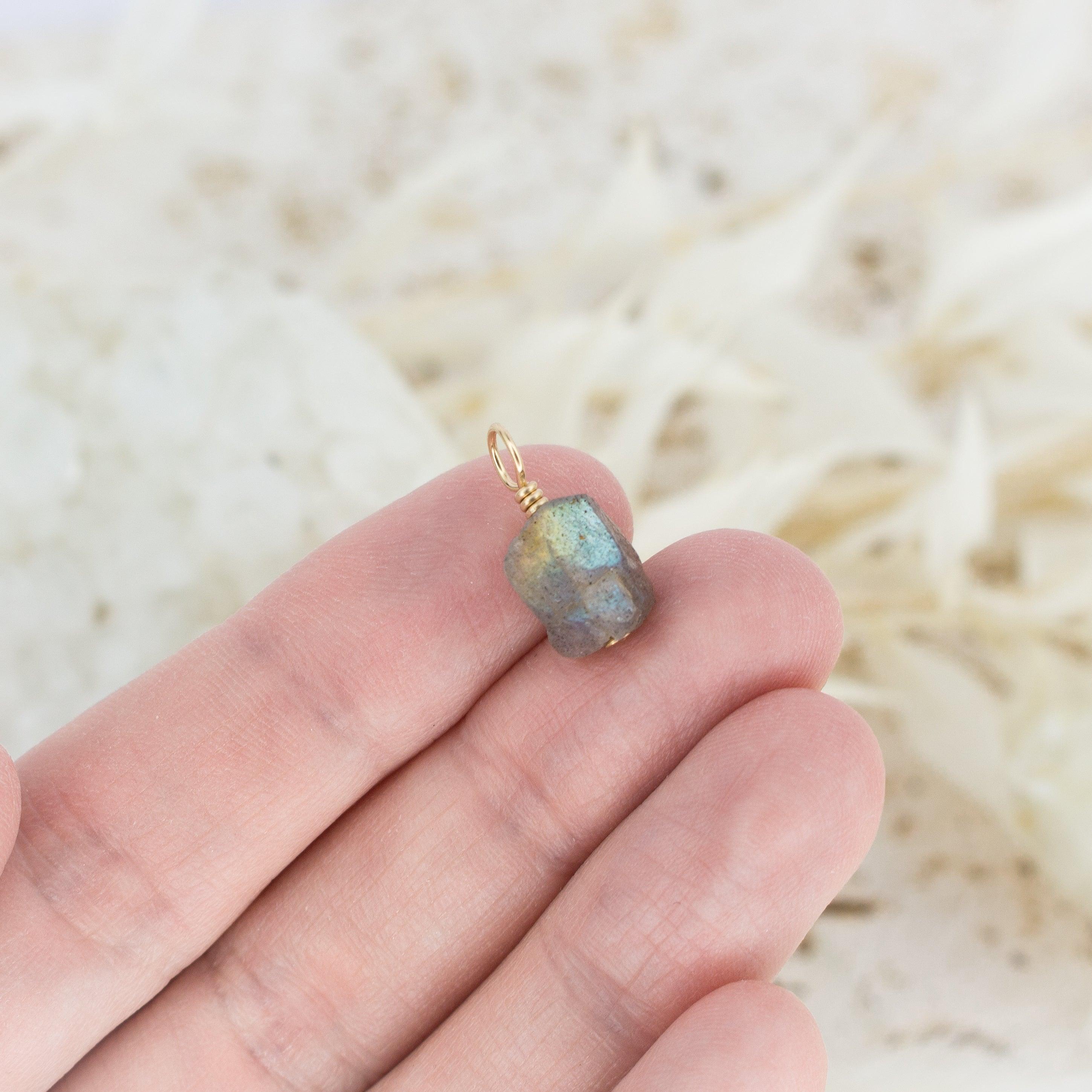 Natural Raw Labradorite Crystal Pendant Necklace - Healing Stone Jewelry for Women & Men - Perfect for Meditation, Energy Work & Spiritual Gifts