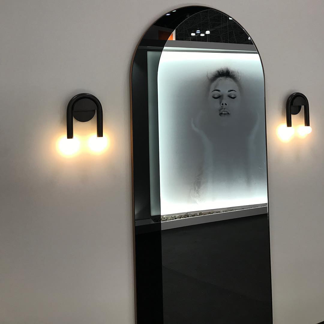 Modern C-Shaped Wall Lamp - Sleek LED Sconce Light for Bedroom, Living Room & Hallway - Dimmable Ambient Lighting for Home Decor & Cozy Atmosphere