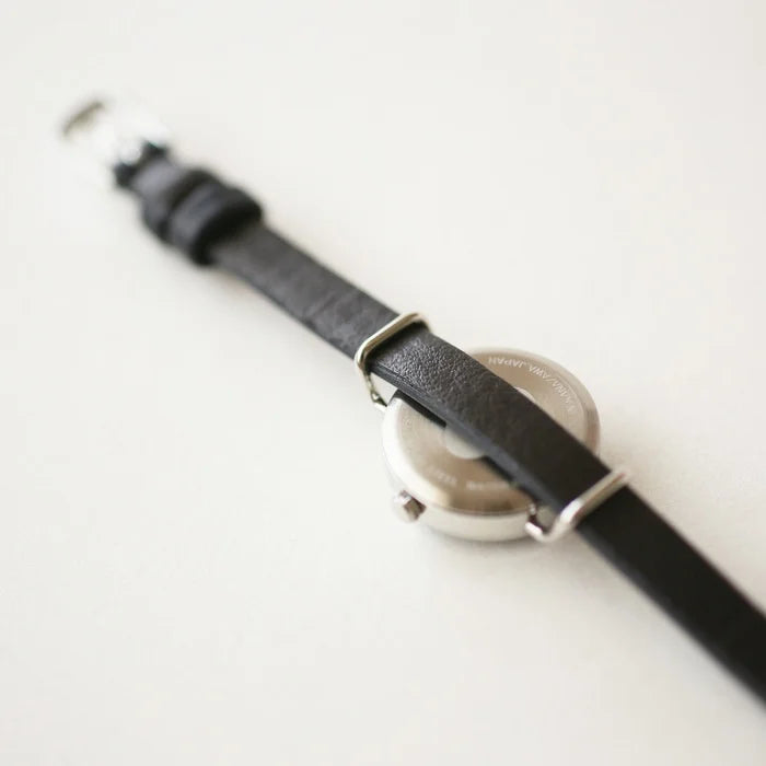 Elegant Women's Black Lip Oyster Pearl Shell Wristwatch - Japanese Handmade Luxury Watch for Formal Events & Special Occasions