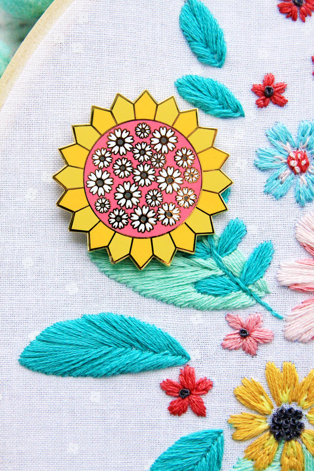 Flamingo Toes Sunny Daisy Dresden Needle Minder - Magnetic Pin Cushion for Sewing, Embroidery & Quilting Projects | Perfect for Crafters & DIY Enthusiasts