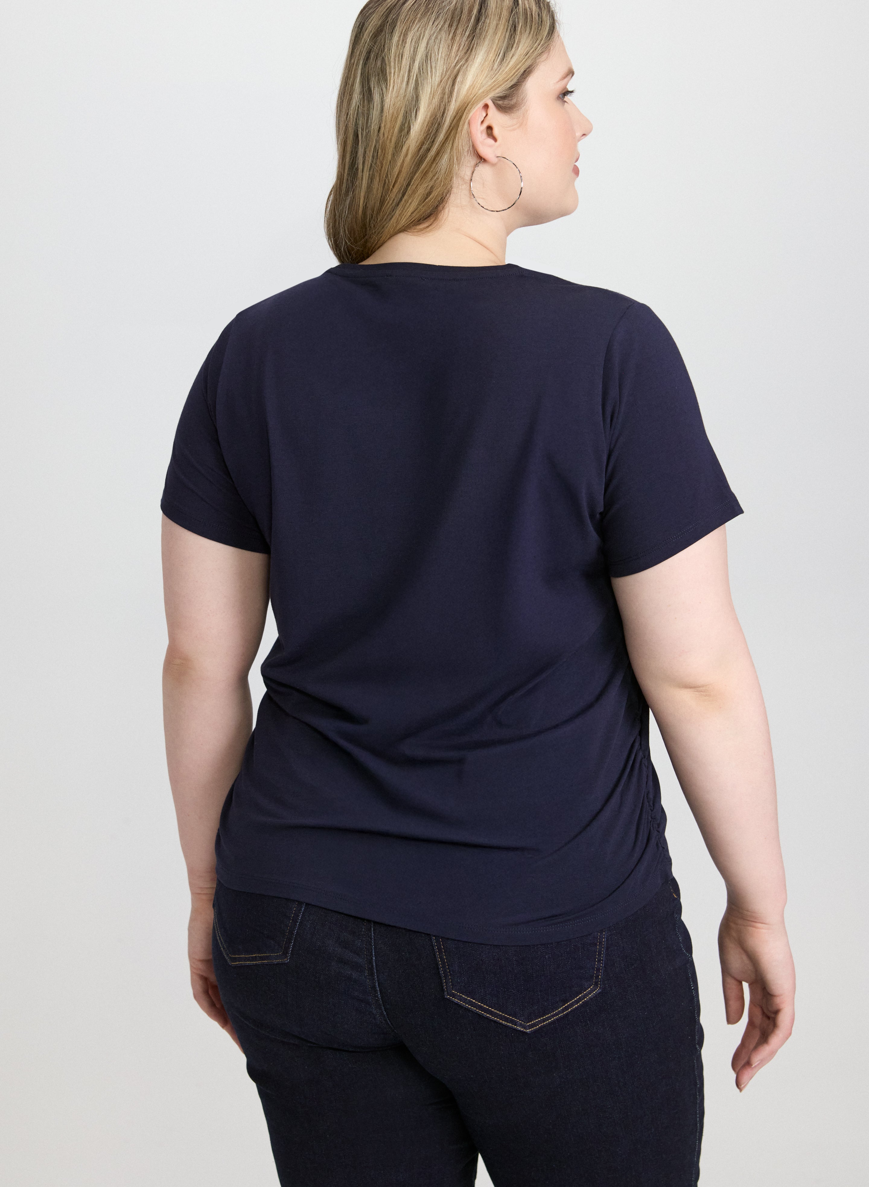 Crystal Detail T-Shirt for Women & Men - Stylish Graphic Tee for Casual Wear, Street Fashion & Everyday Outfits