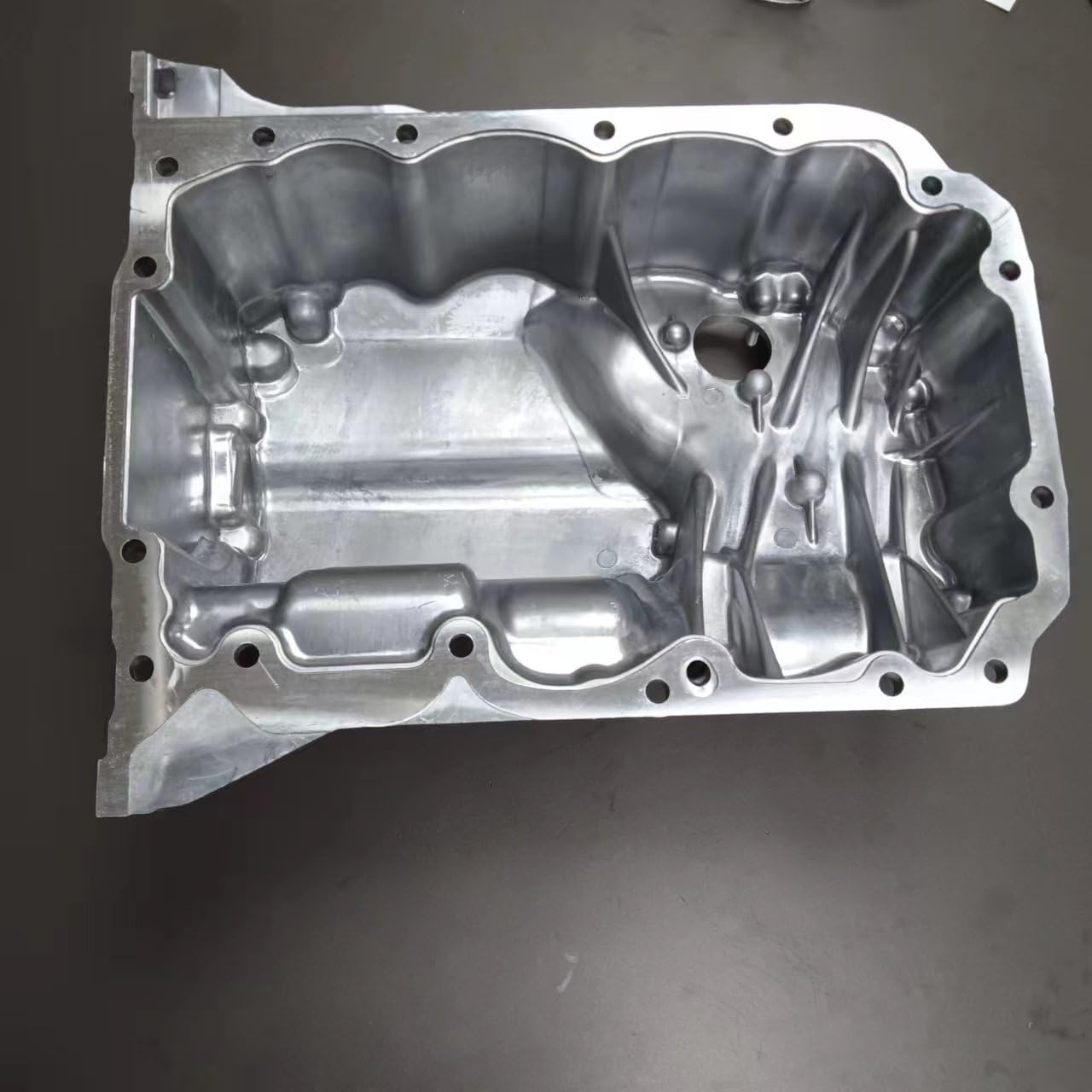 High-Quality Aluminum Oil Pan 11138611689 - Perfect Fit for BMW 3 Series, 5 Series & X5 - Durable Engine Protection for Smooth Performance